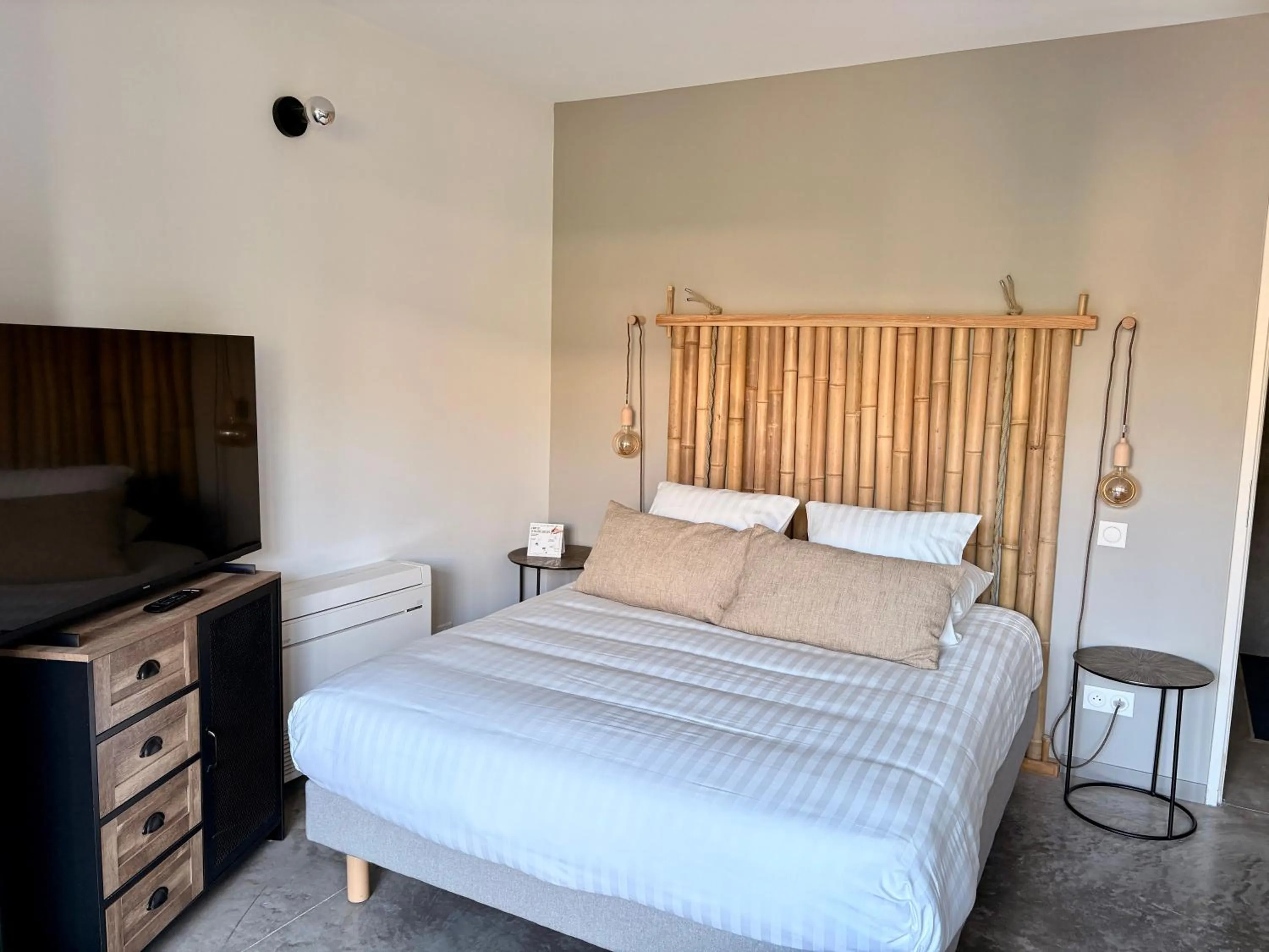 Bed in Kaze Océan, The Originals Relais