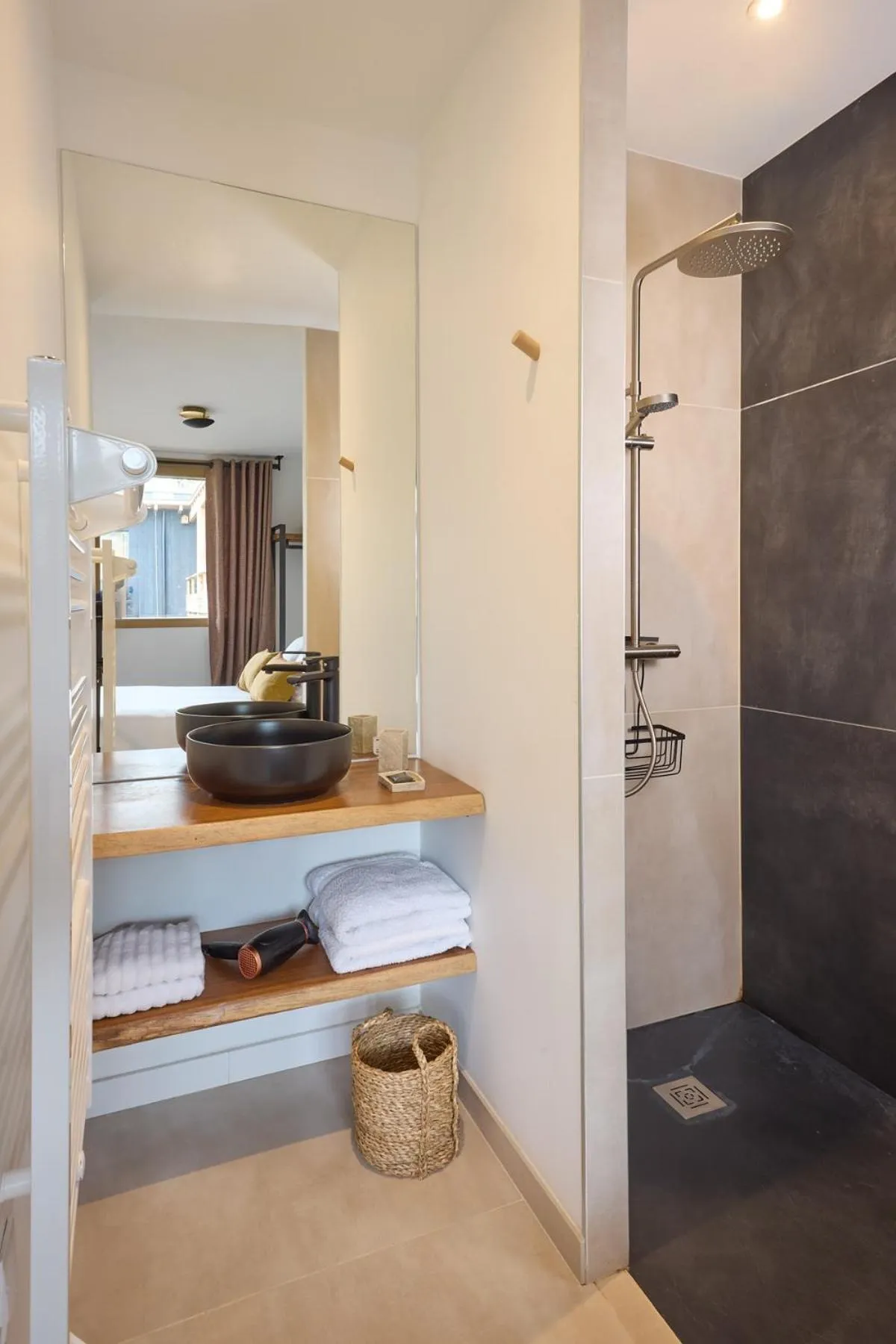 Bathroom in Kaze Océan, The Originals Relais