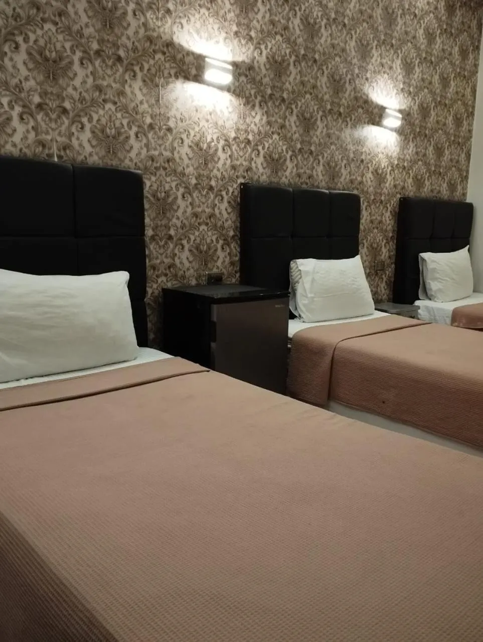 Photo of the whole room, Bed in Hotel Richmond Down Town