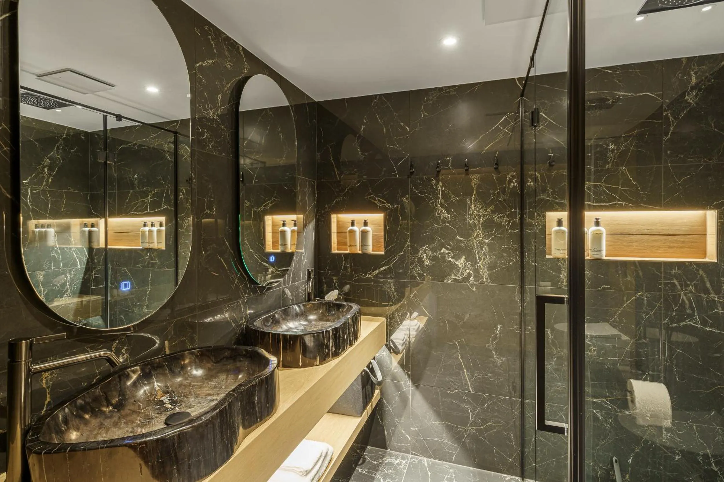 Shower in Boutique Hotel Panorama Grindelwald