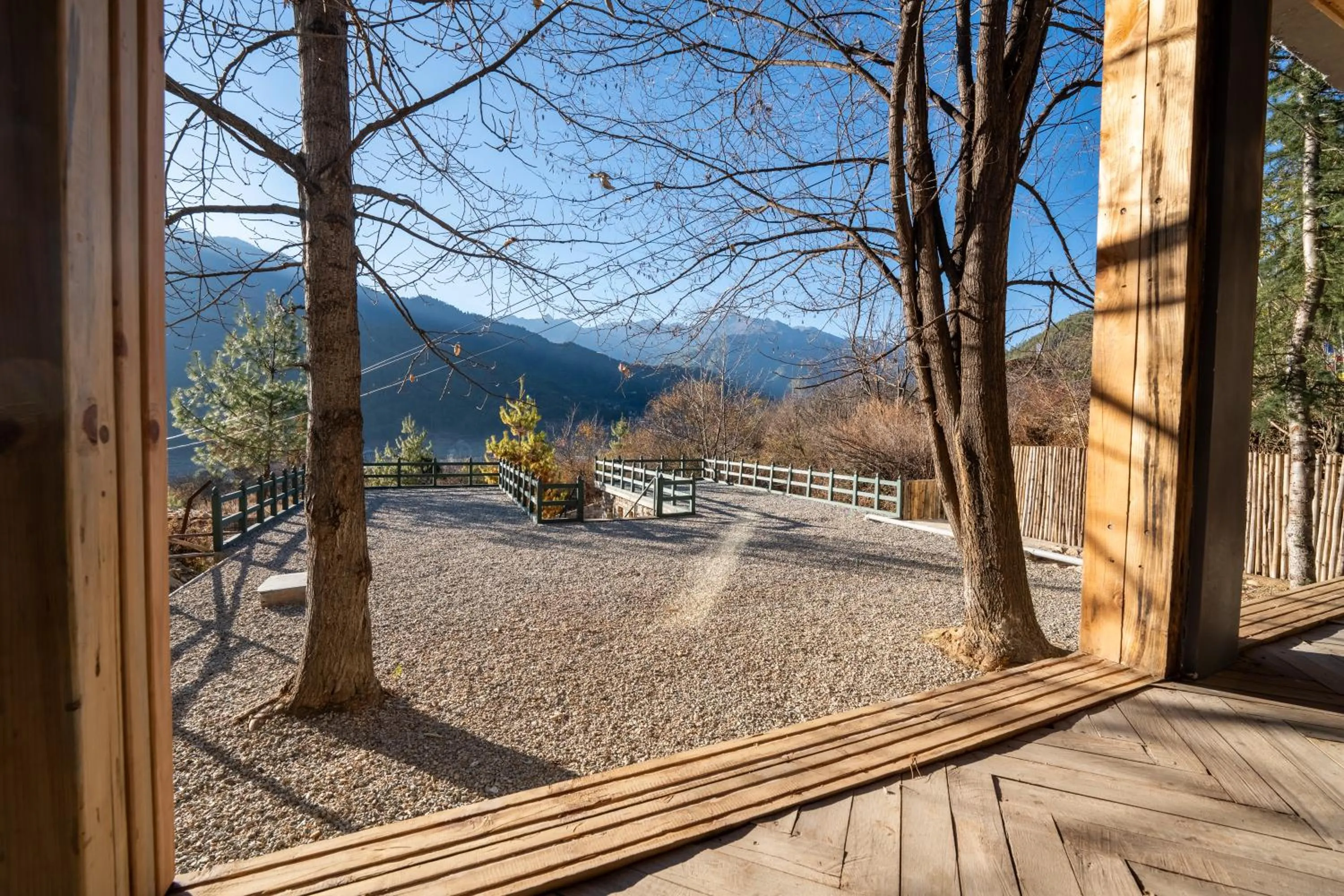 Restaurant/places to eat in Taktsangri-La