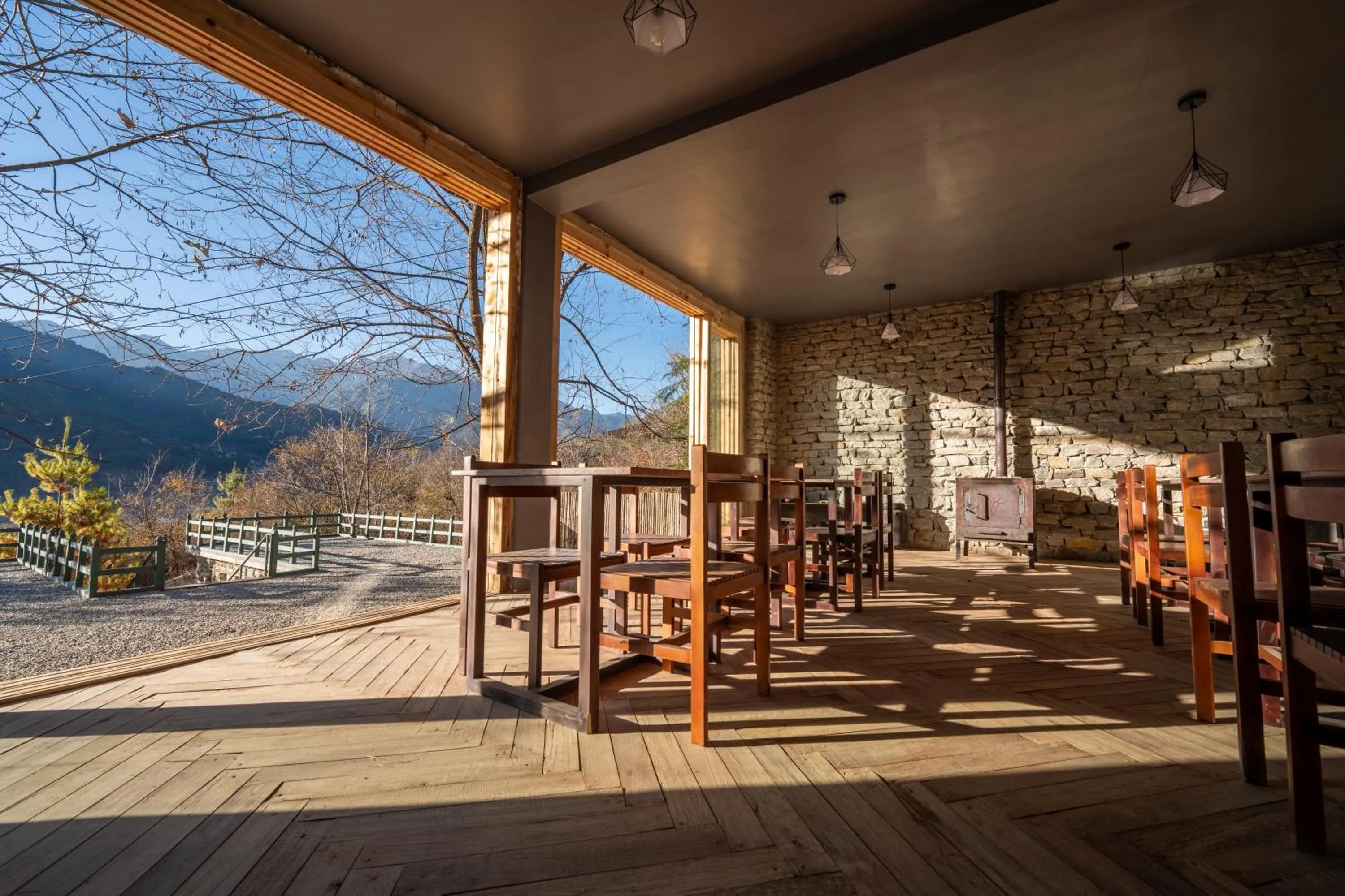 Restaurant/places to eat in Taktsangri-La