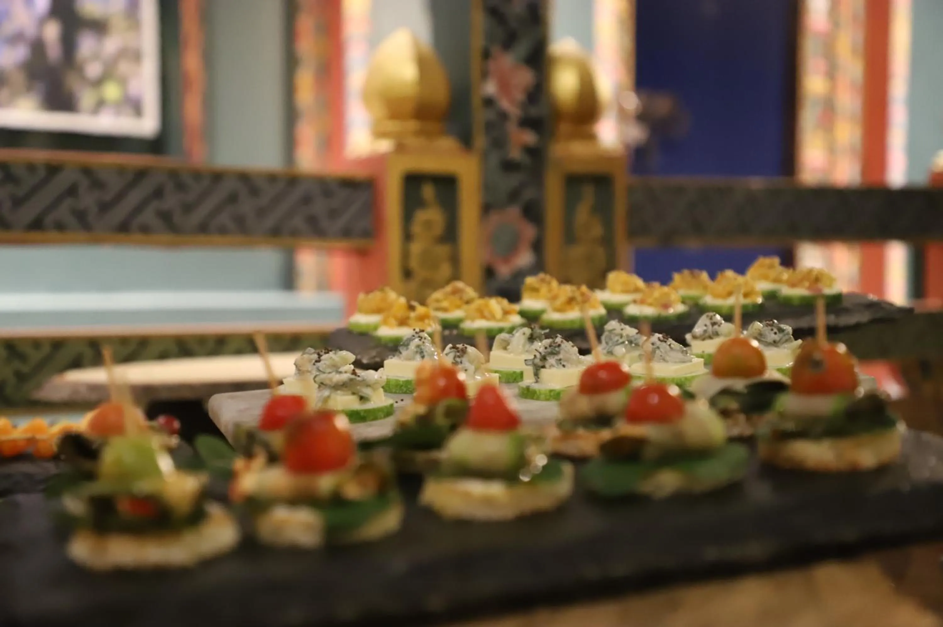 Restaurant/places to eat in Taktsangri-La