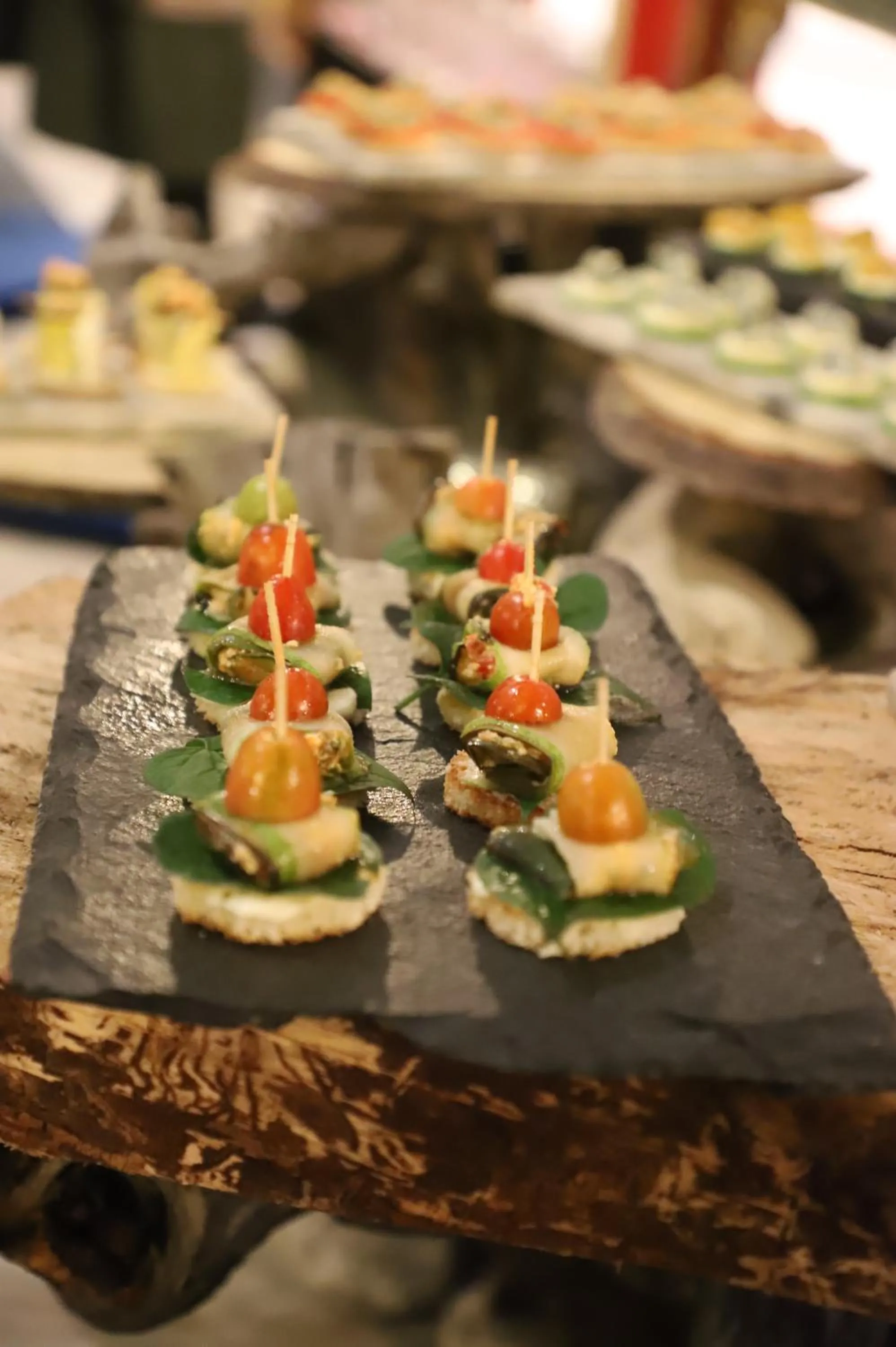 Restaurant/places to eat in Taktsangri-La