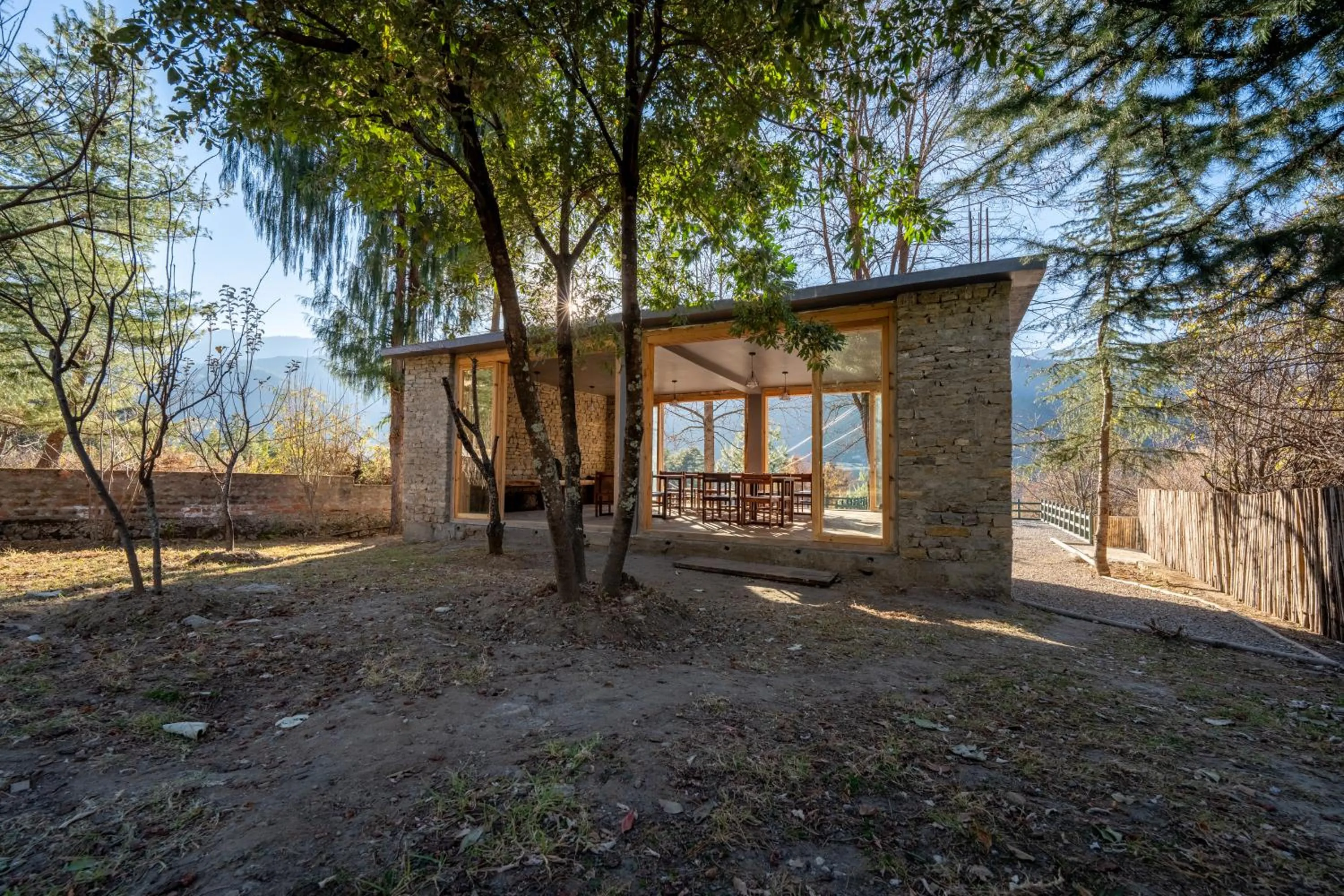 Restaurant/places to eat in Taktsangri-La