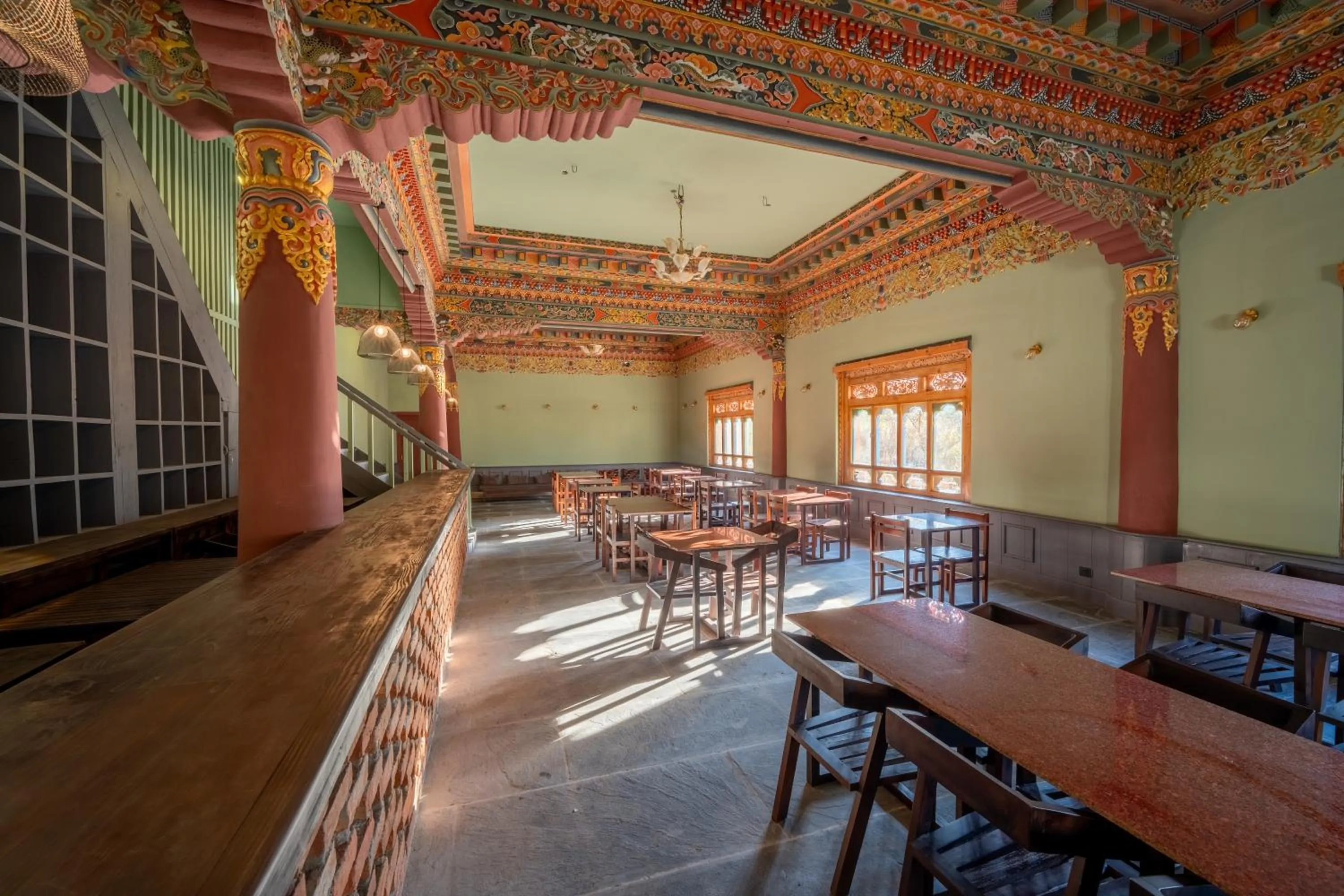 Restaurant/places to eat in Taktsangri-La