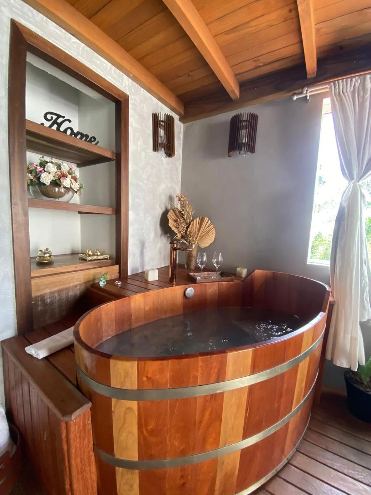 Hot Tub in Bombinhas Guest House