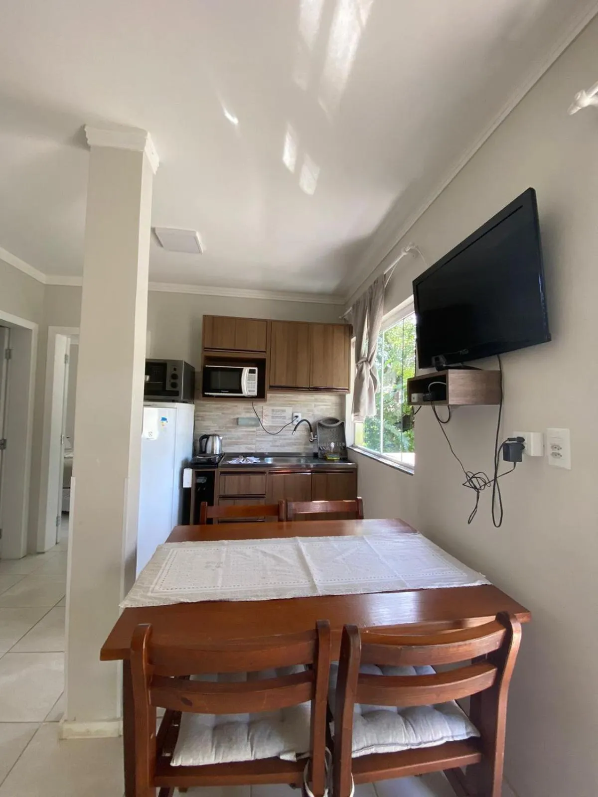 Communal lounge/ TV room in Bombinhas Guest House