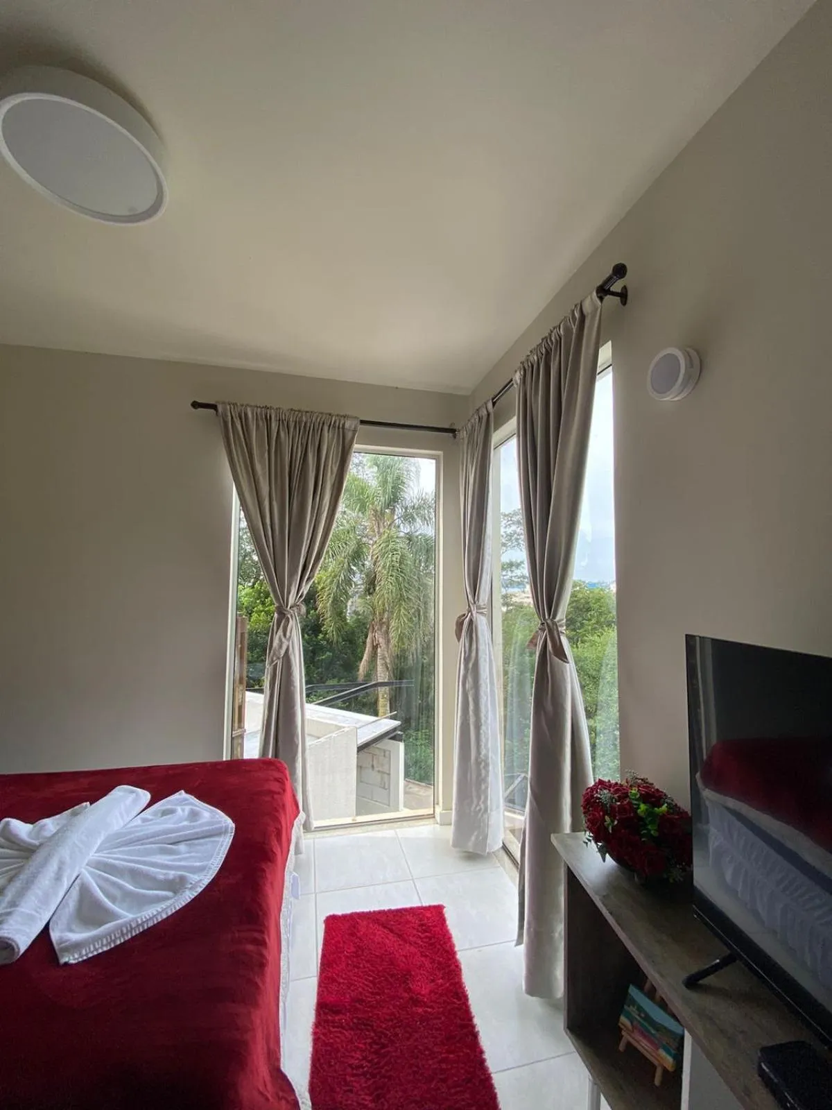 Bed in Bombinhas Guest House