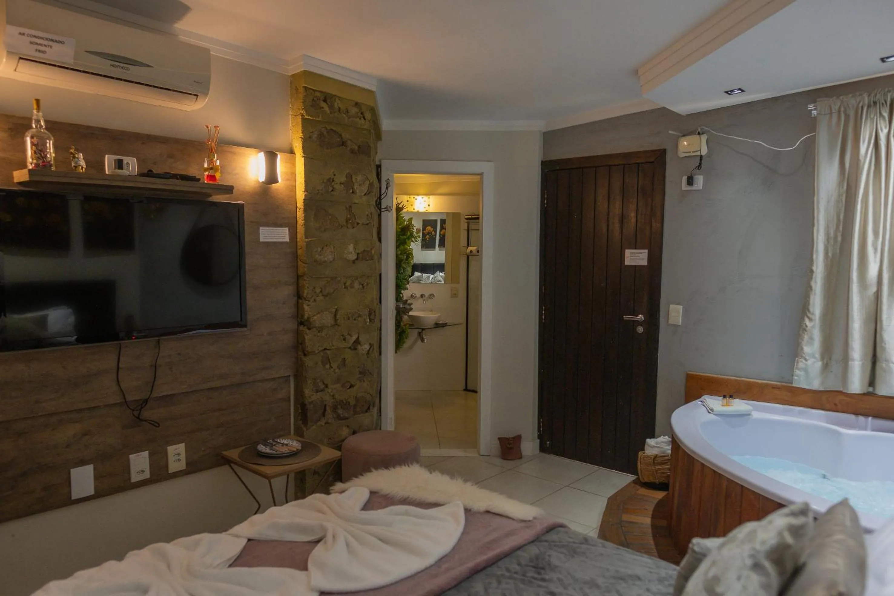 Bed in Bombinhas Guest House