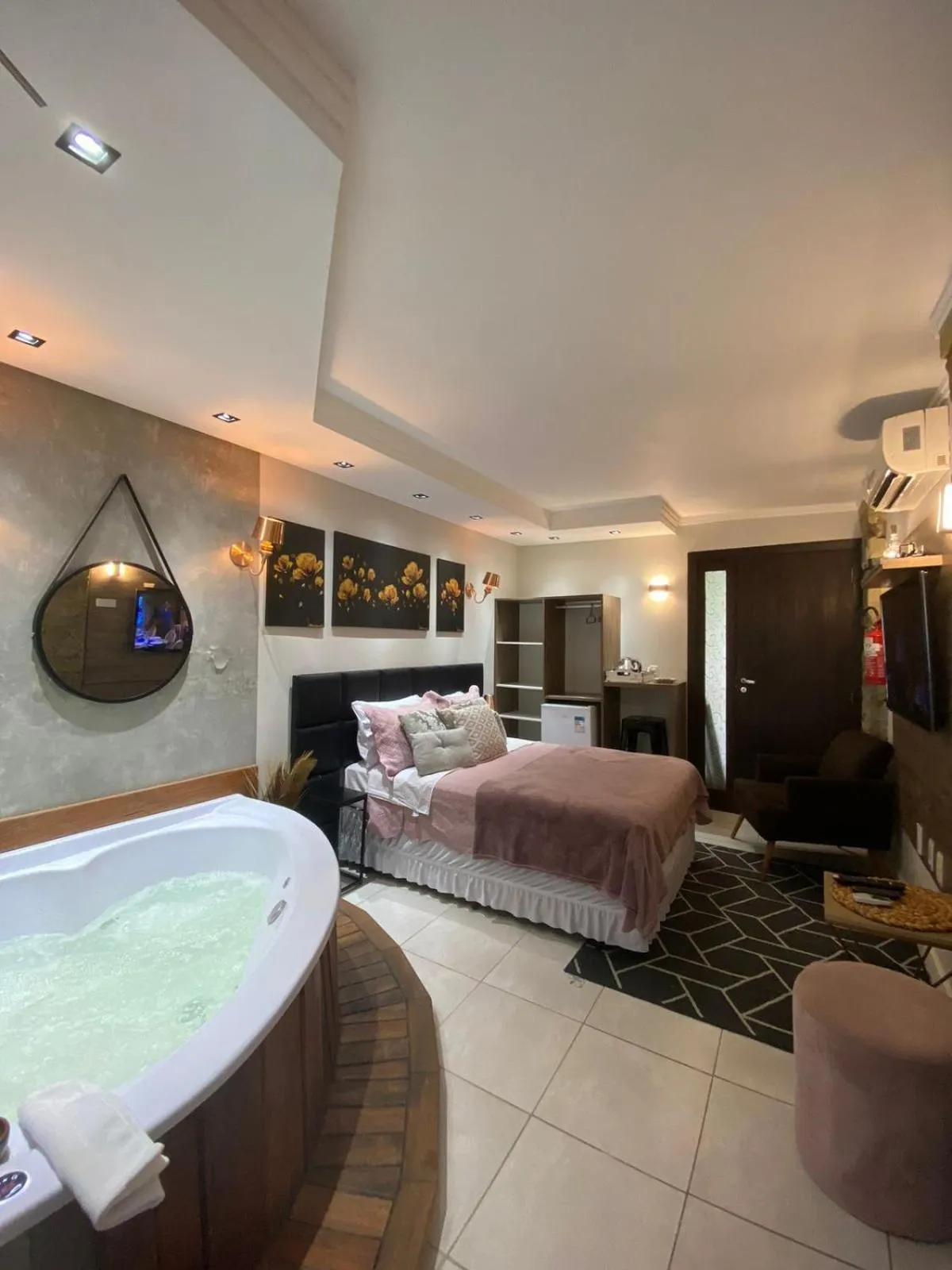 Hot Tub, Bed in Bombinhas Guest House