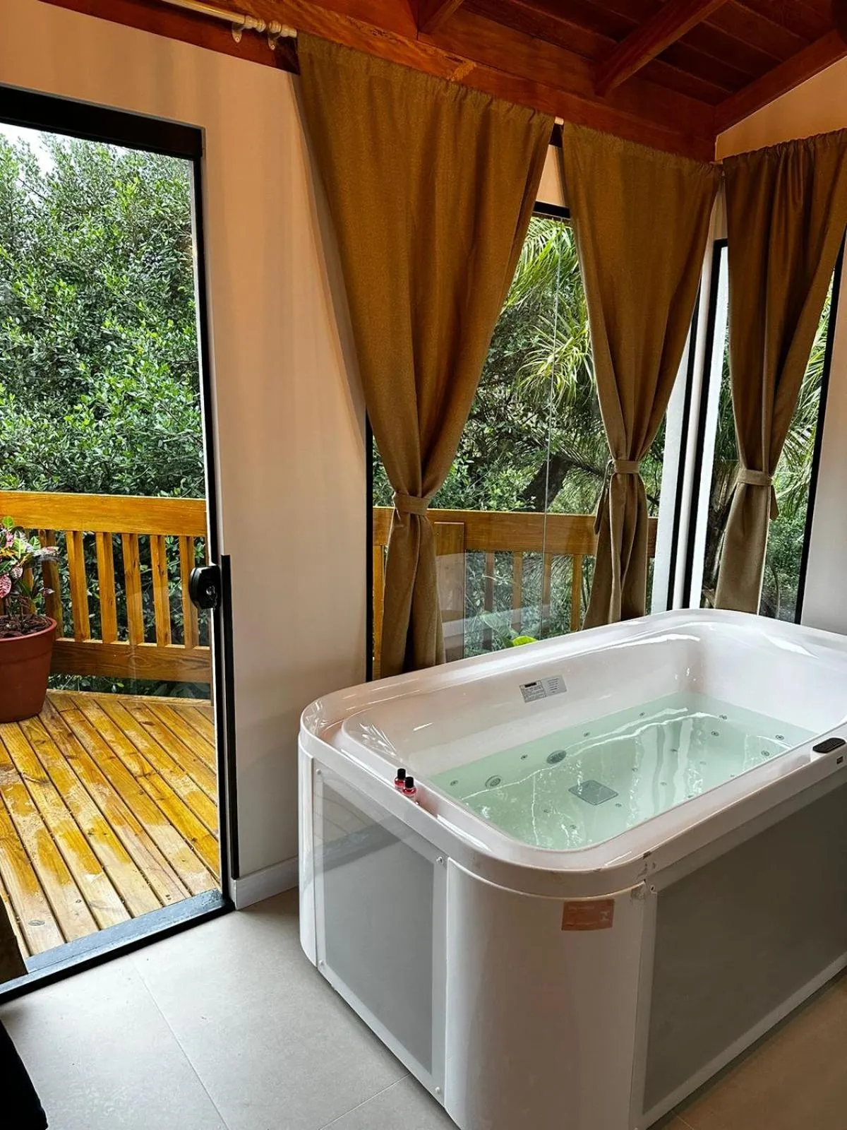 Natural landscape in Bombinhas Guest House