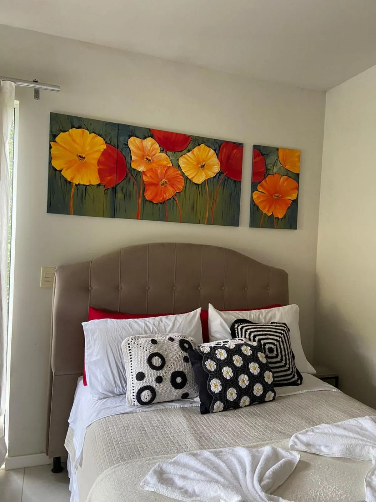 Bed in Bombinhas Guest House