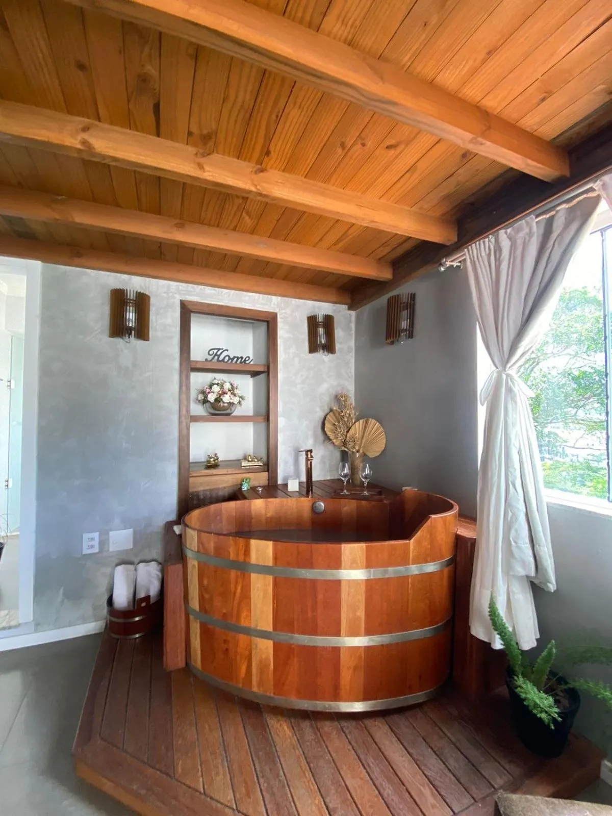 Hot Tub in Bombinhas Guest House