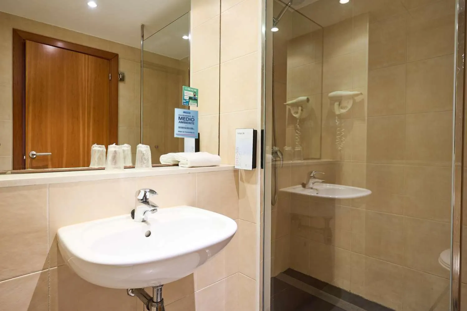 Shower in Travelodge BCN Cornella Fira