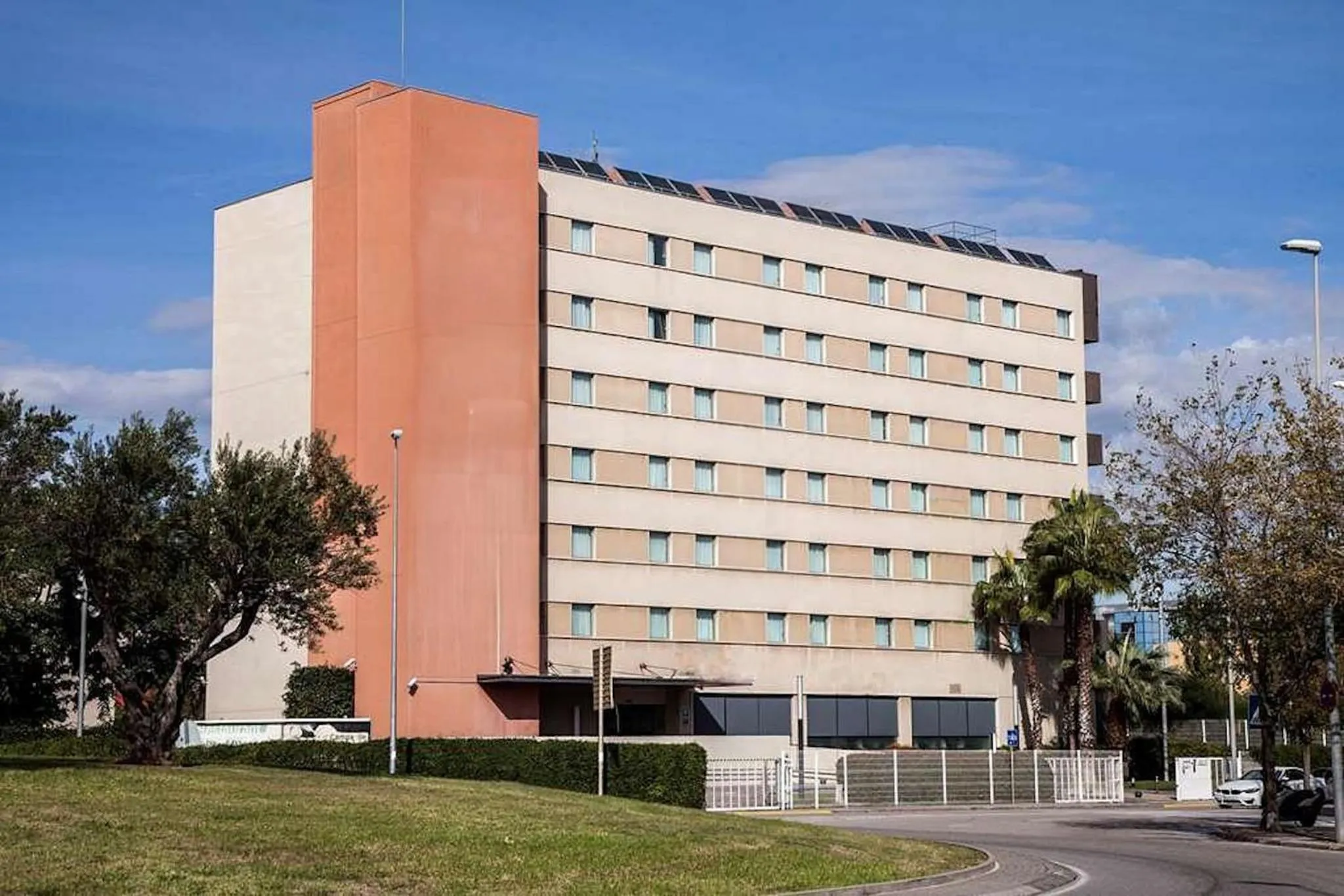Property building in Travelodge BCN Cornella Fira