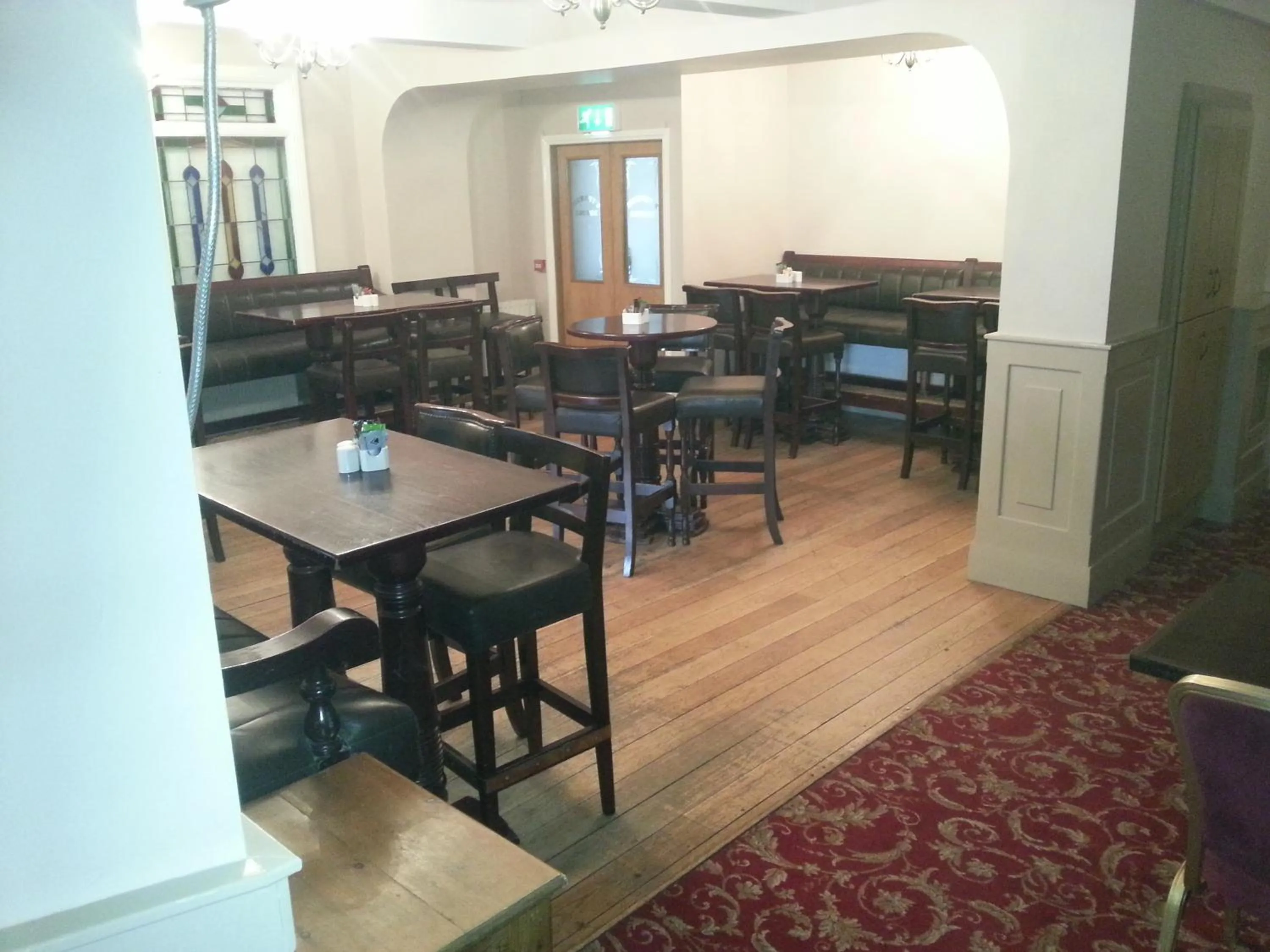 Restaurant/places to eat in Murphys Hotel