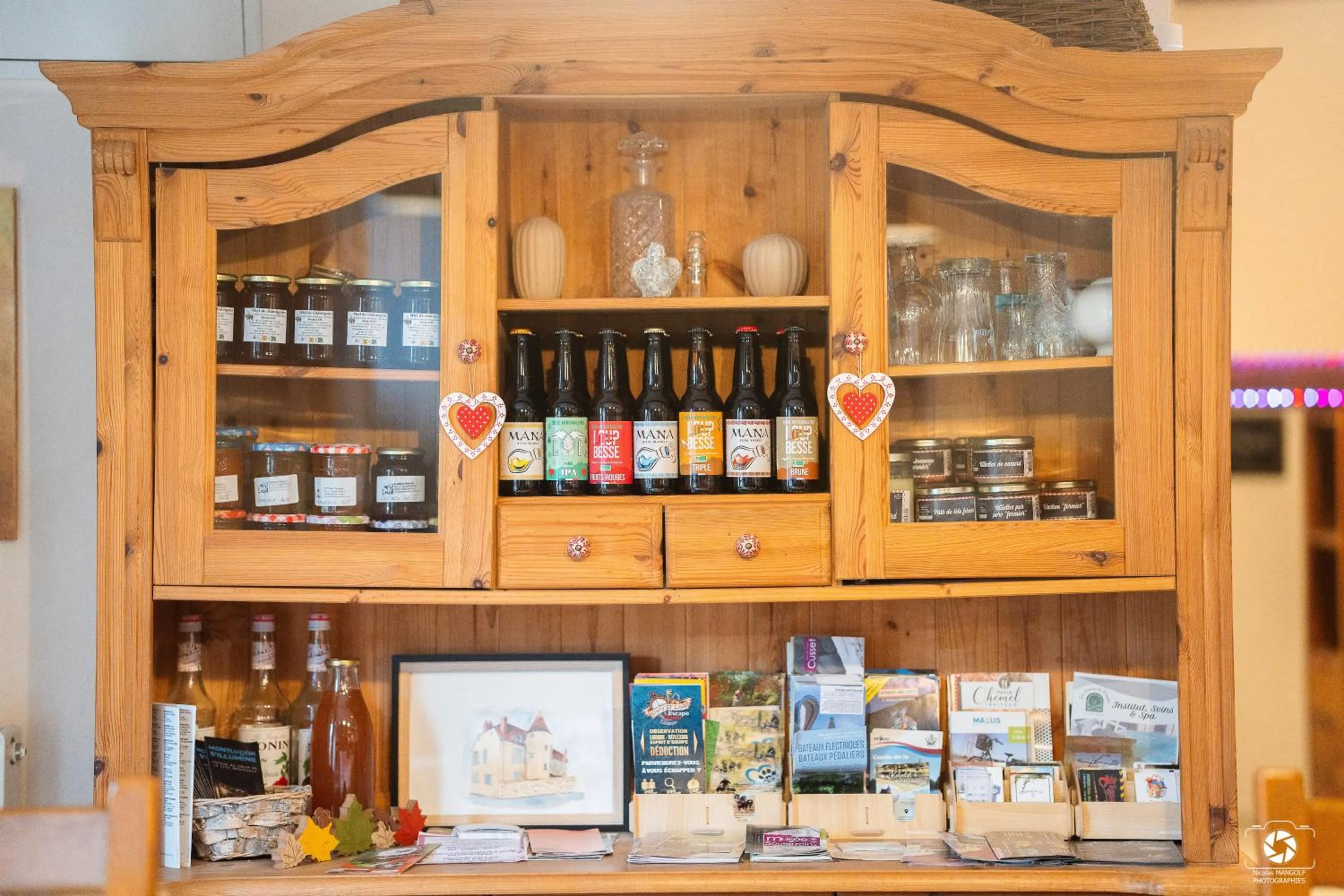 On-site shops in Château Besson