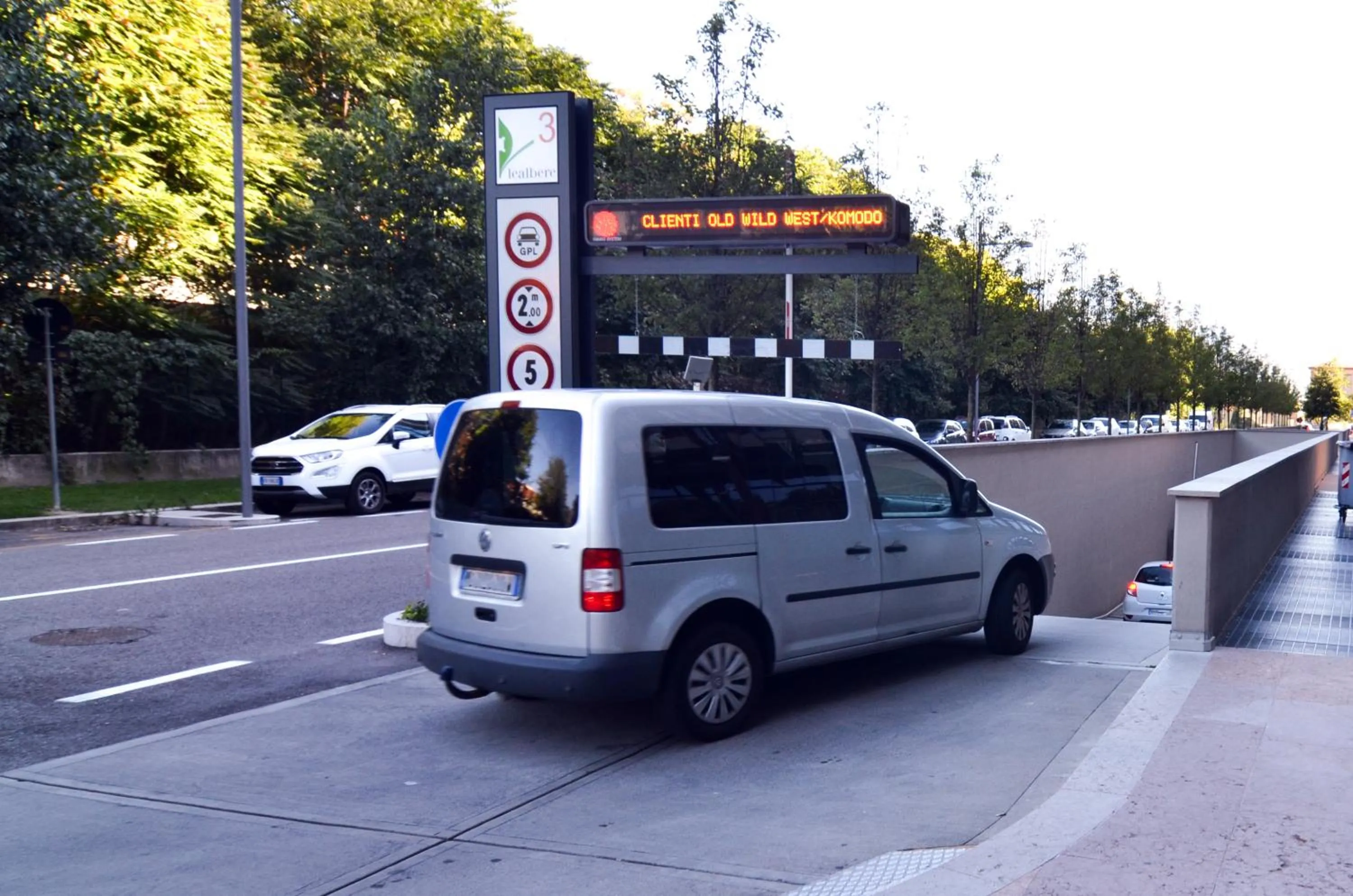 Parking in Komodo short stay apartments