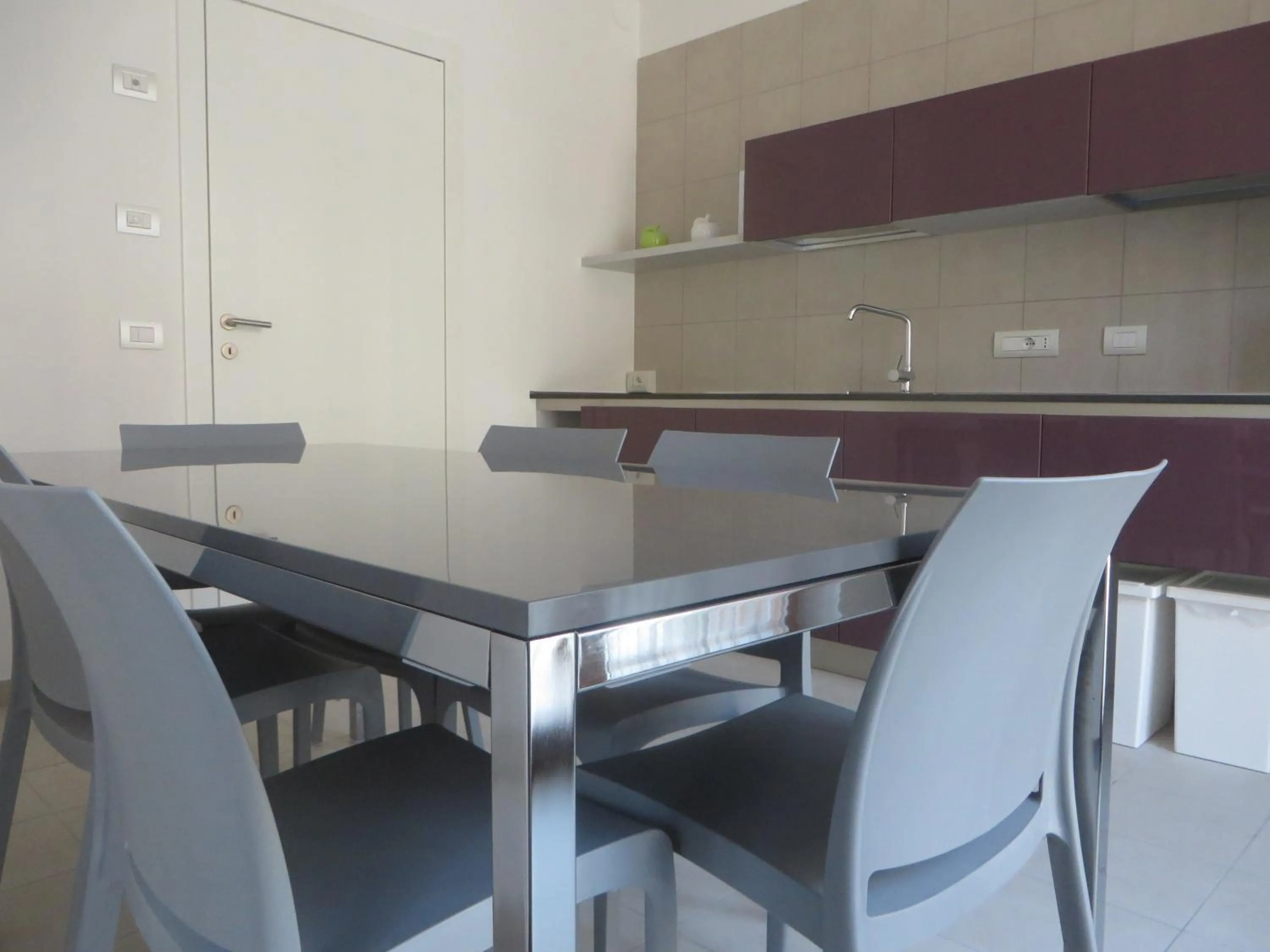 Dining area in Komodo short stay apartments