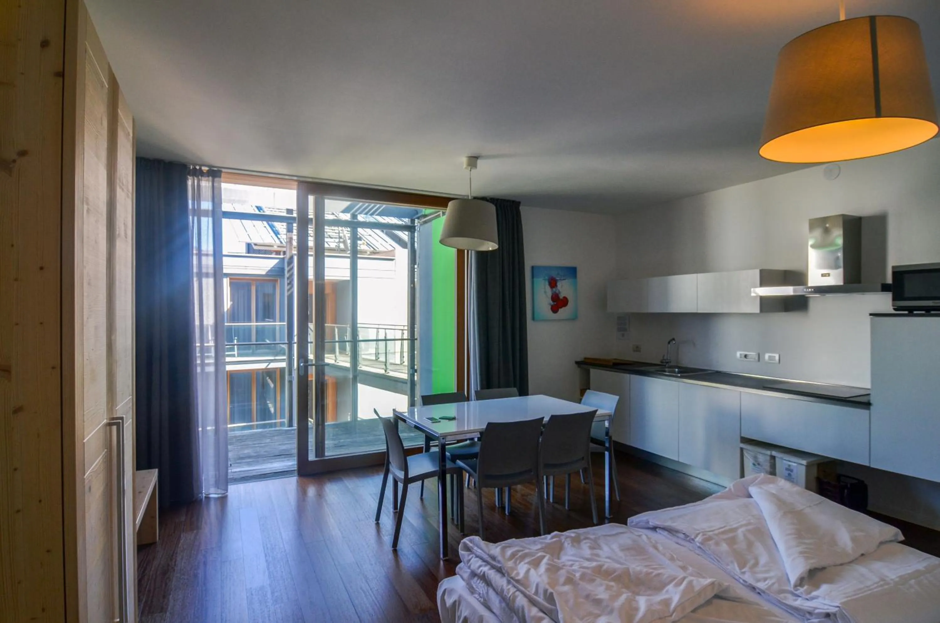 Kitchen or kitchenette, Bed in Komodo short stay apartments