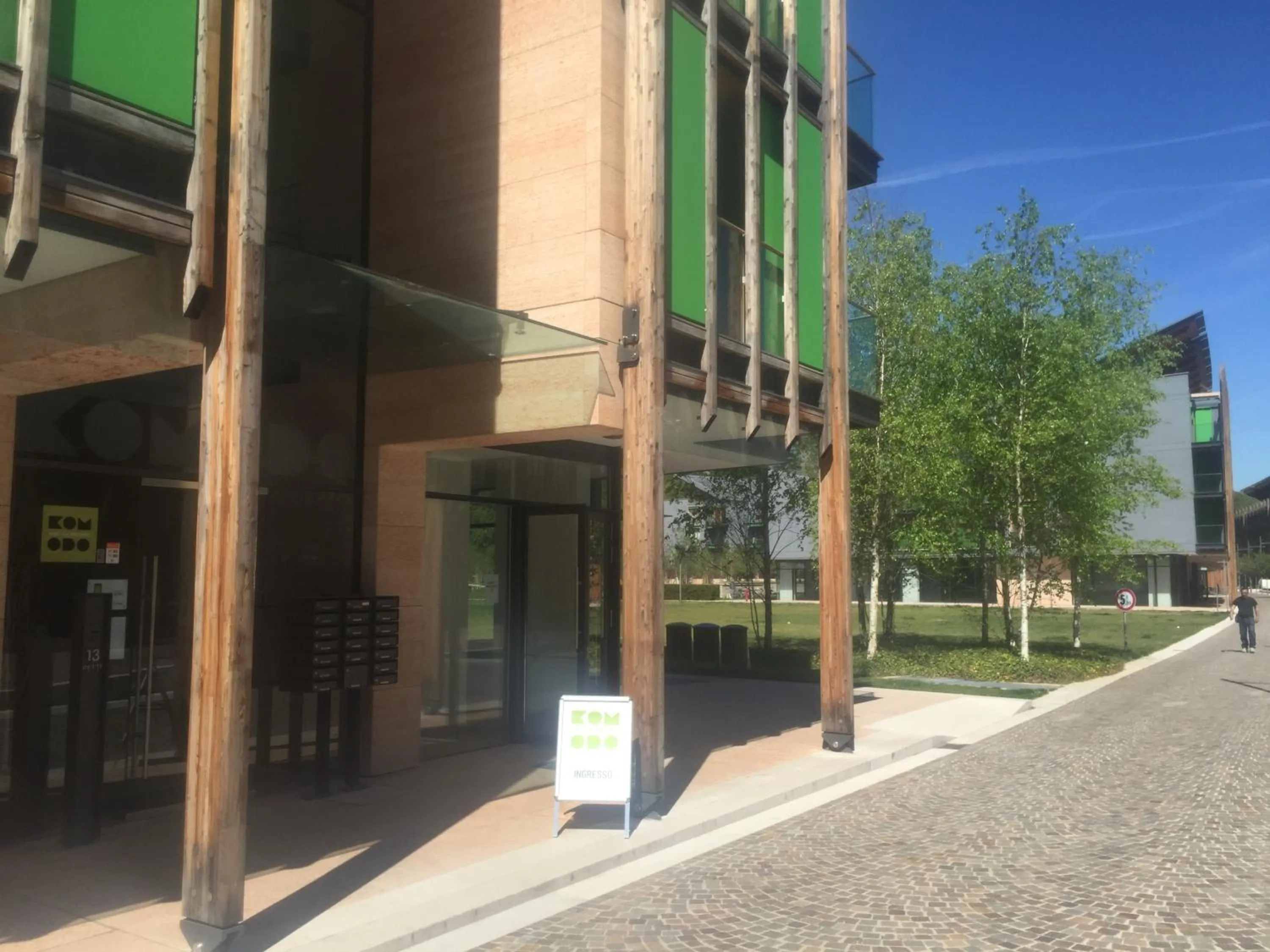 Facade/entrance in Komodo short stay apartments