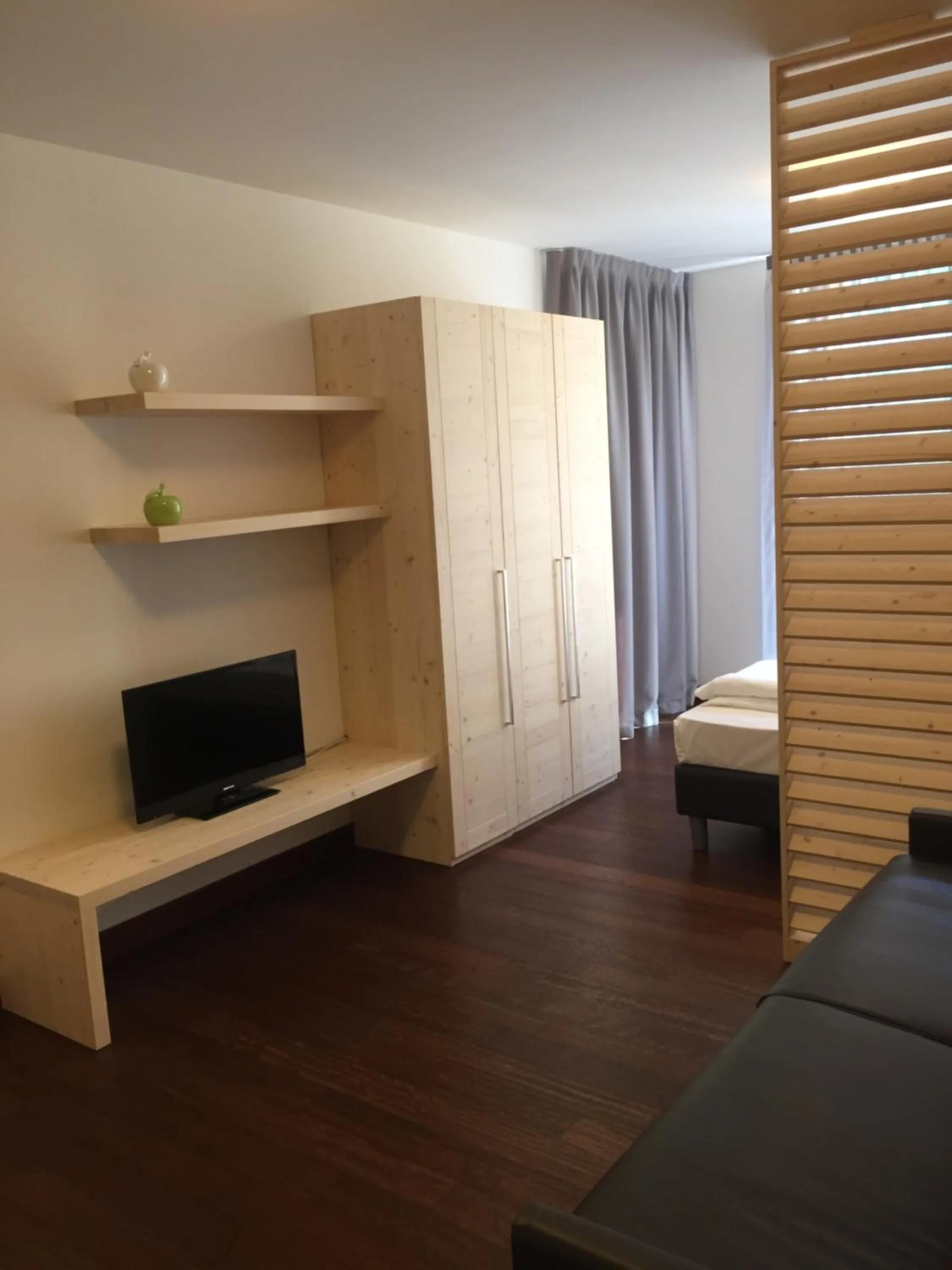 TV and multimedia, Bed in Komodo short stay apartments