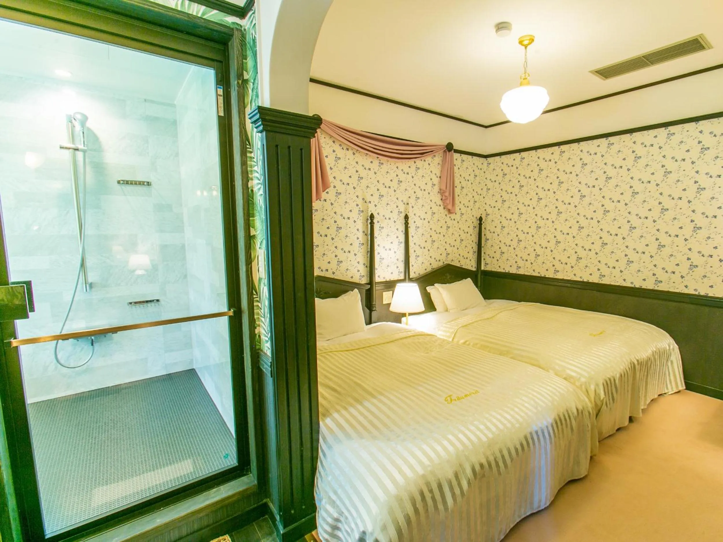 Bed in Restaurant & Hotel Traumerei