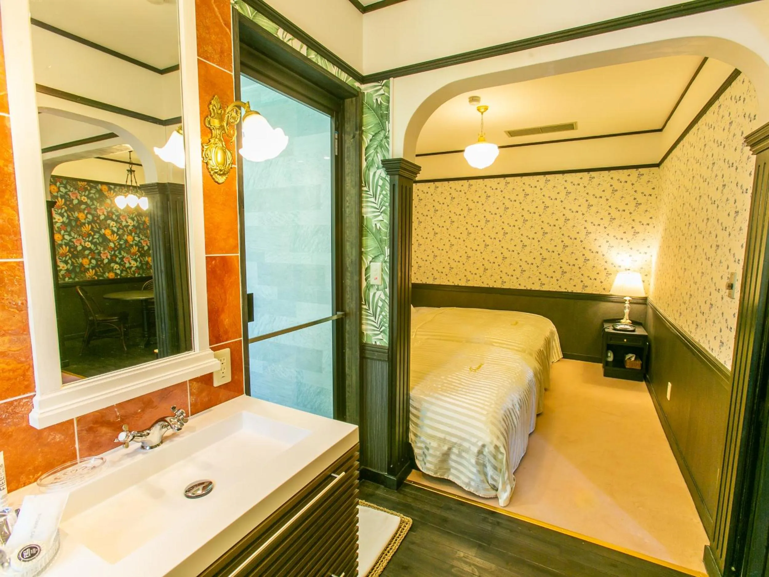 Shower, Bed in Restaurant & Hotel Traumerei