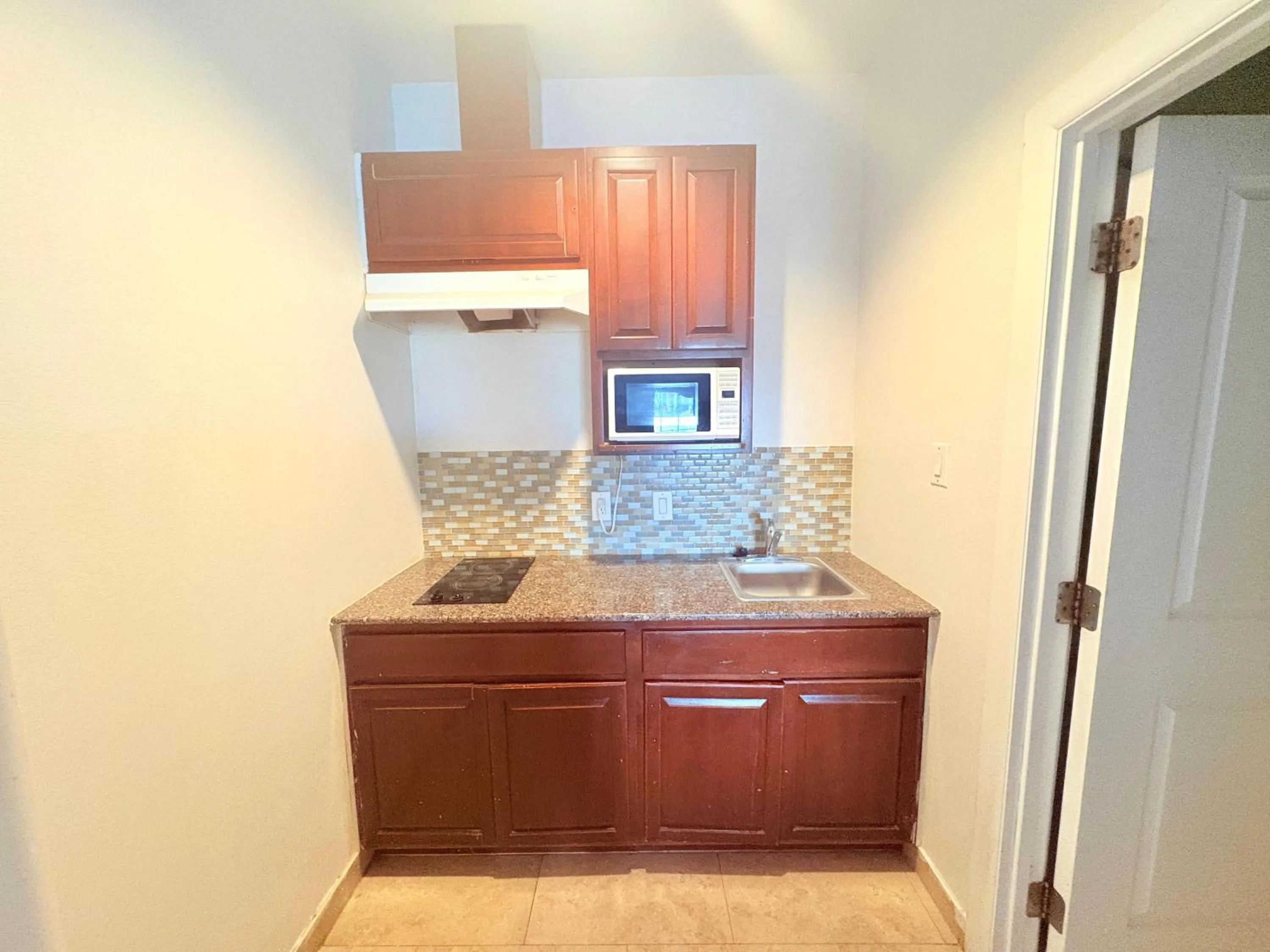 Kitchen or kitchenette in Westwood Inn Extended Stay Gonzales TX