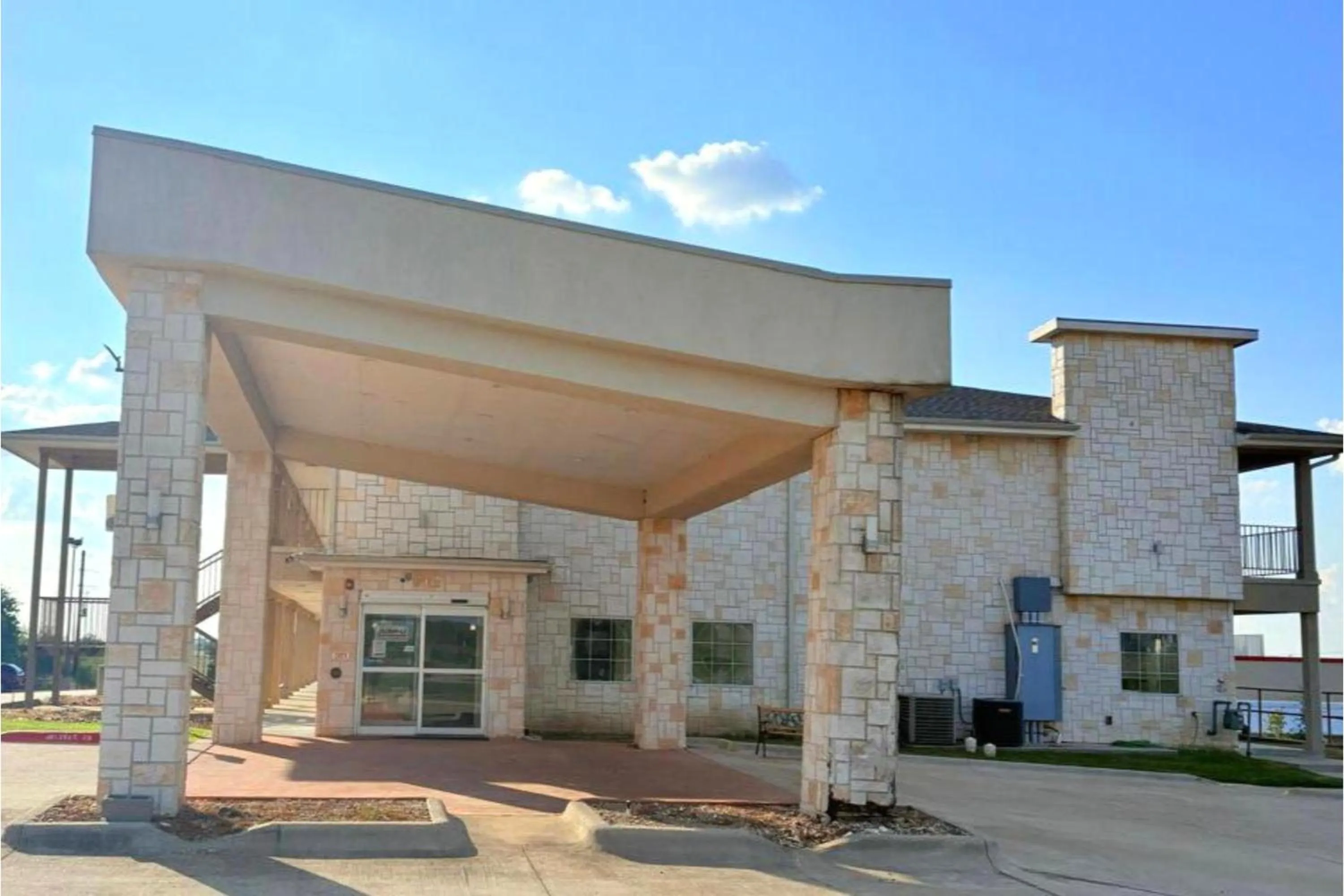 Facade/entrance in Westwood Inn Extended Stay Gonzales TX