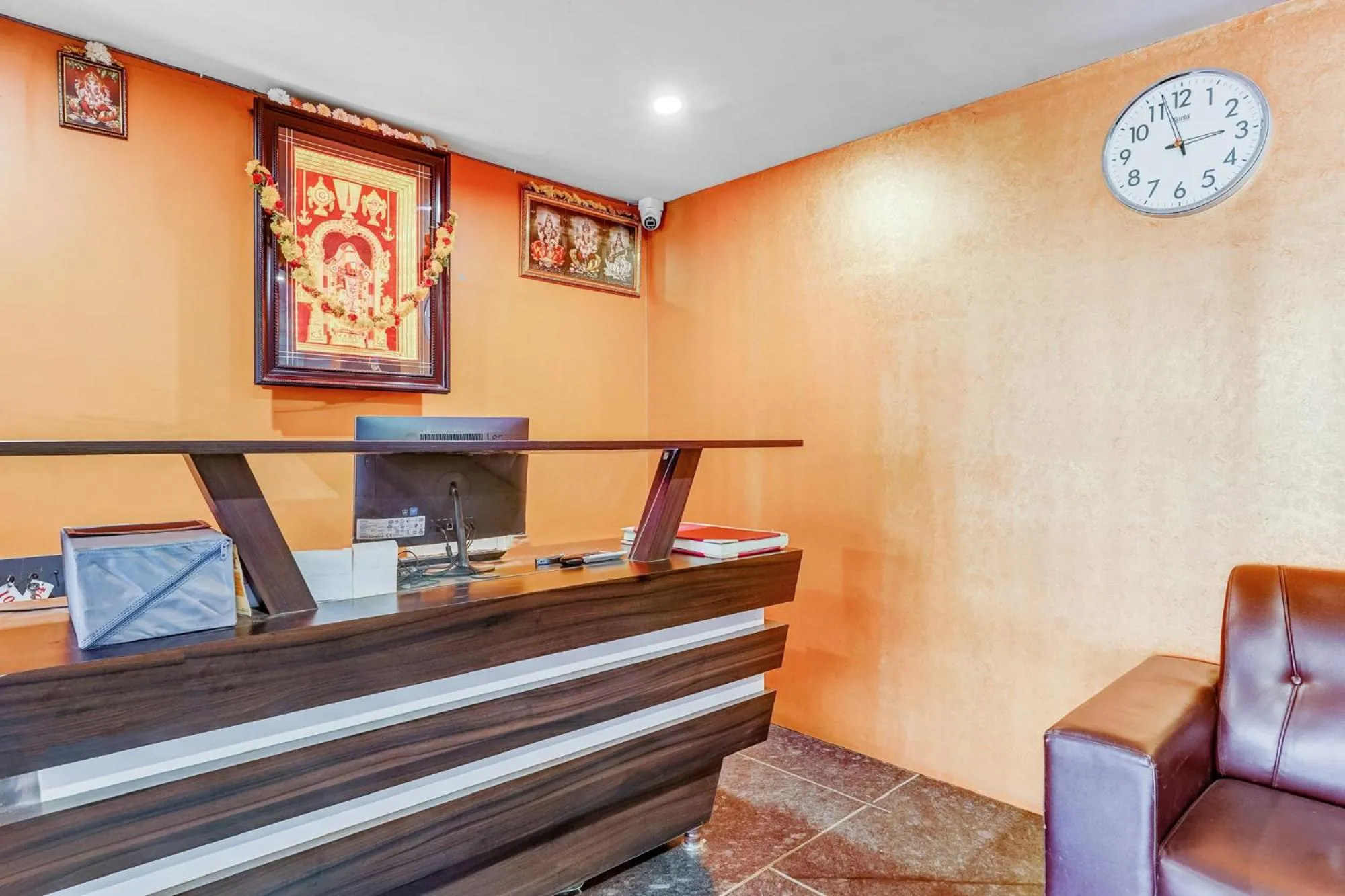 Lobby or reception in UPAR Hotels Nearby Bagmane Tech Park