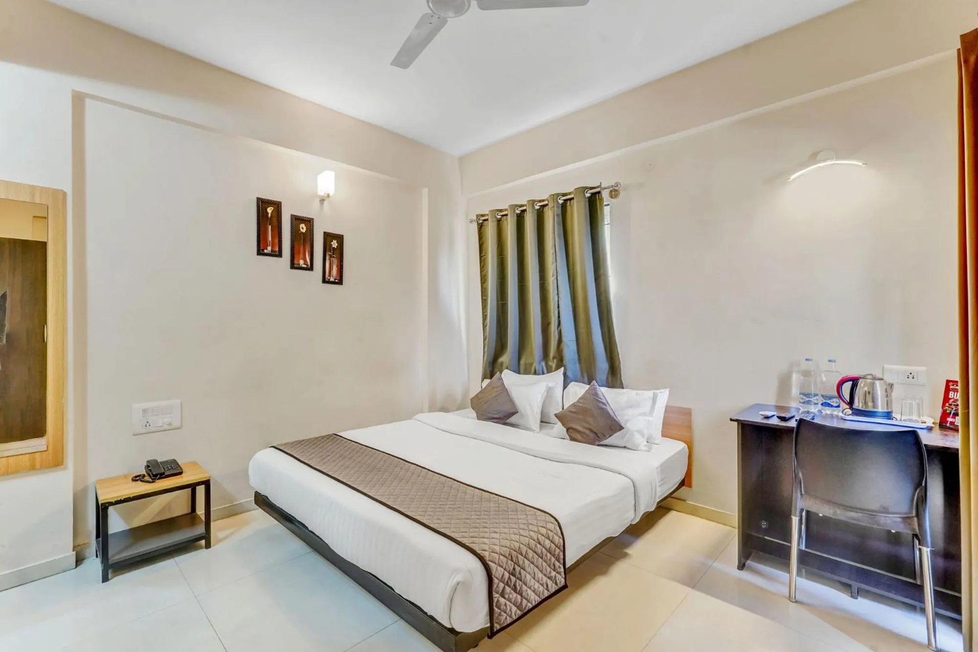 Bed in UPAR Hotels Nearby Bagmane Tech Park
