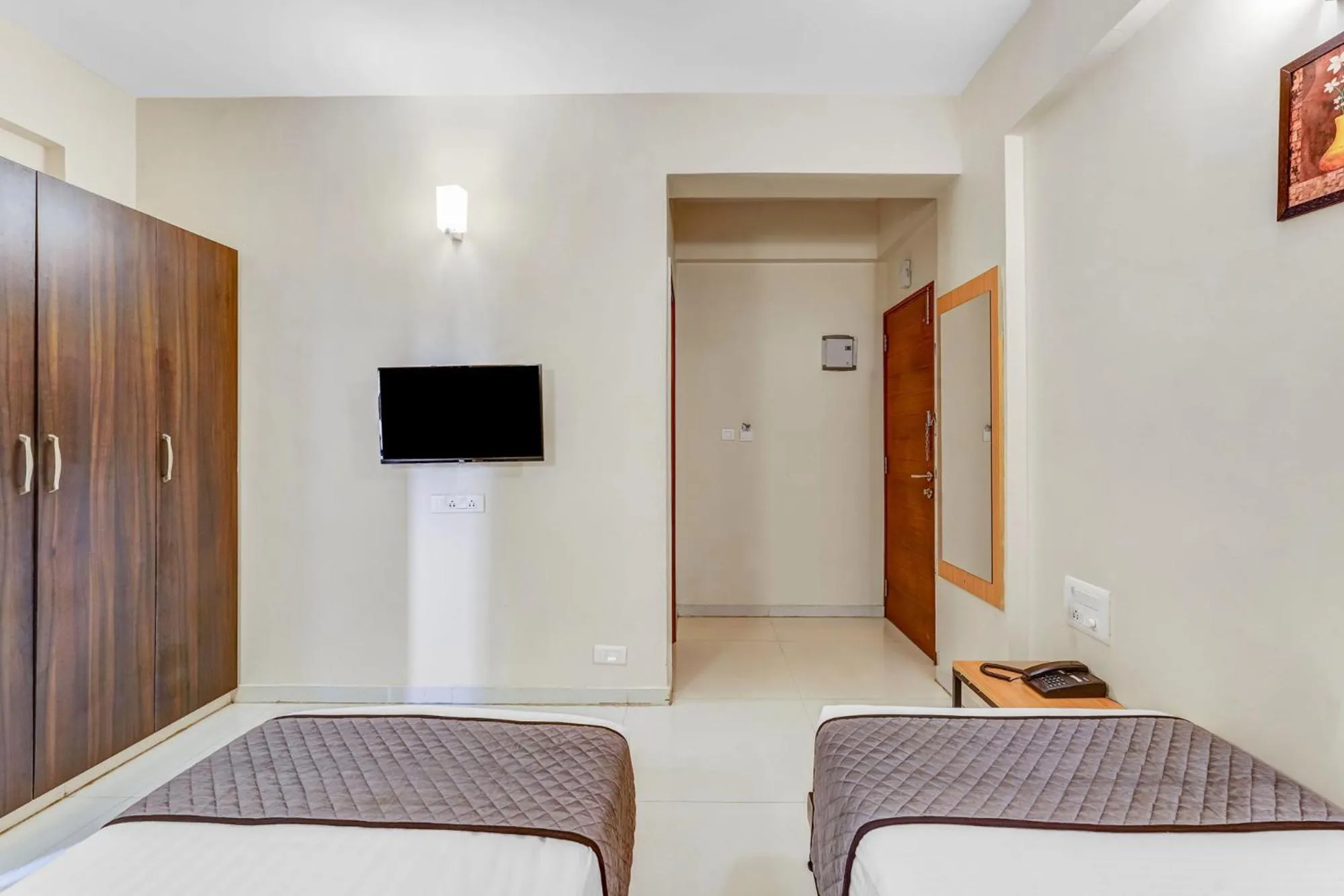 Bed in UPAR Hotels Nearby Bagmane Tech Park