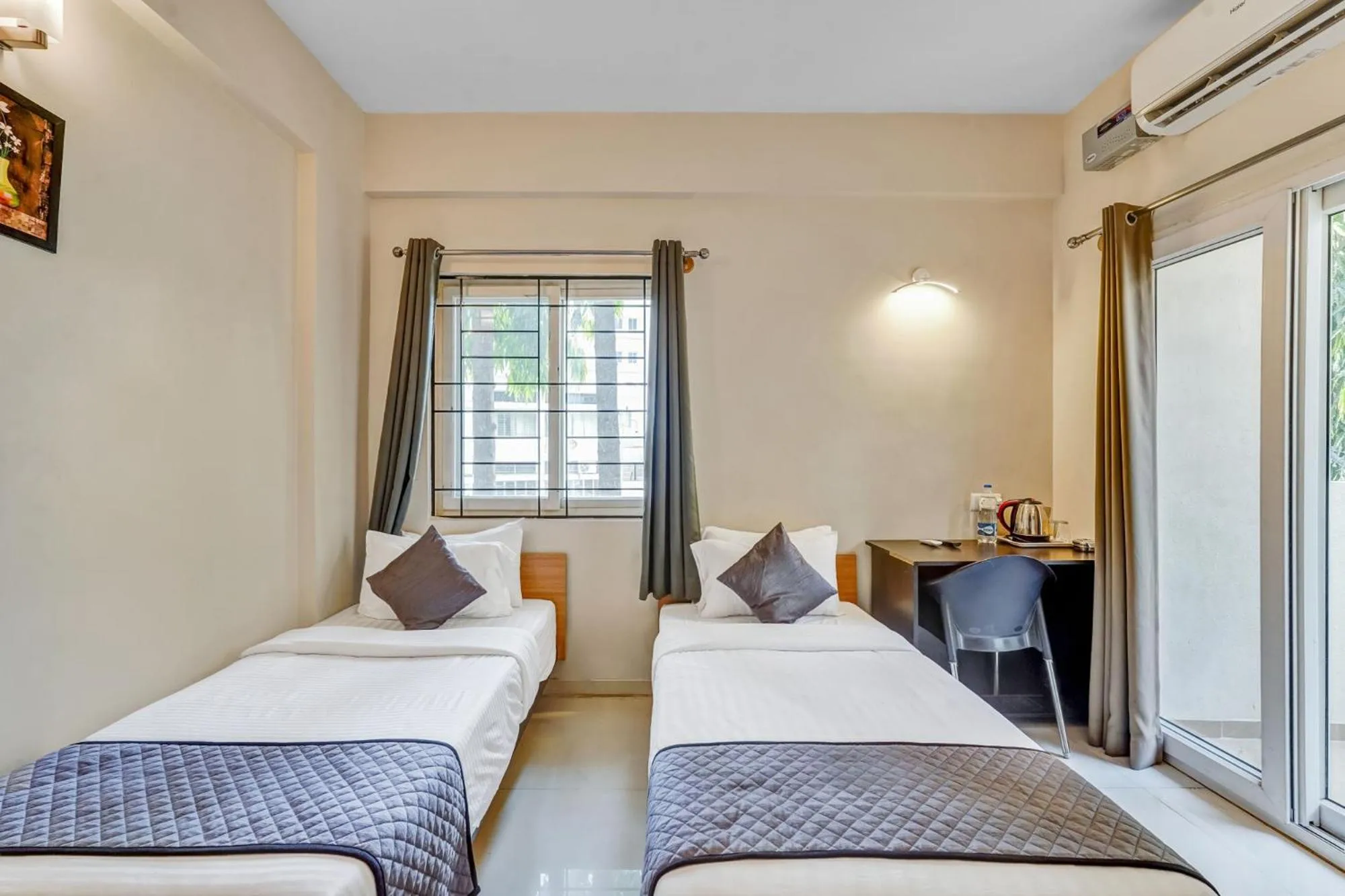 Bed in UPAR Hotels Nearby Bagmane Tech Park