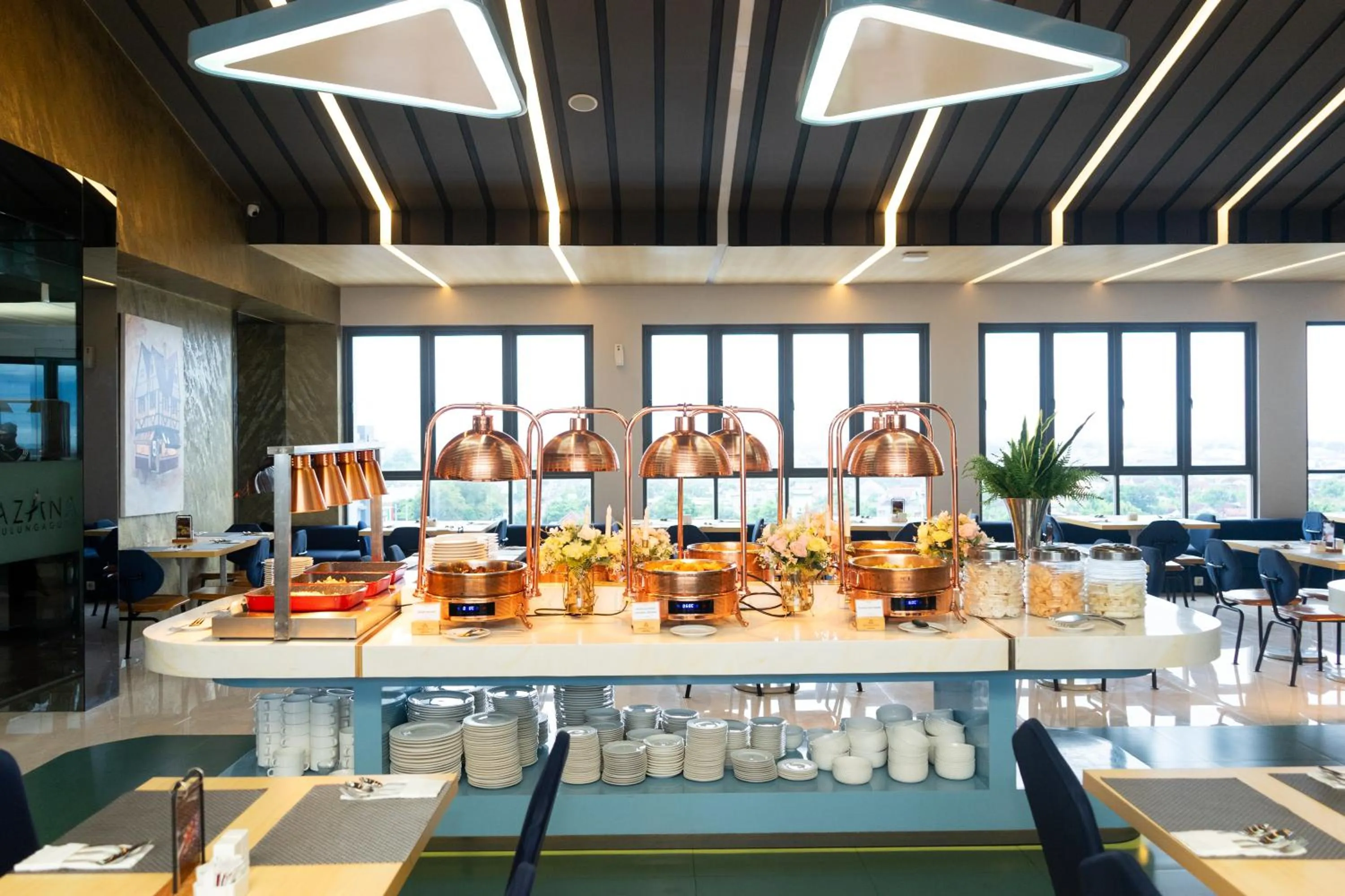 Restaurant/places to eat in Azana Style Hotel Tulungagung