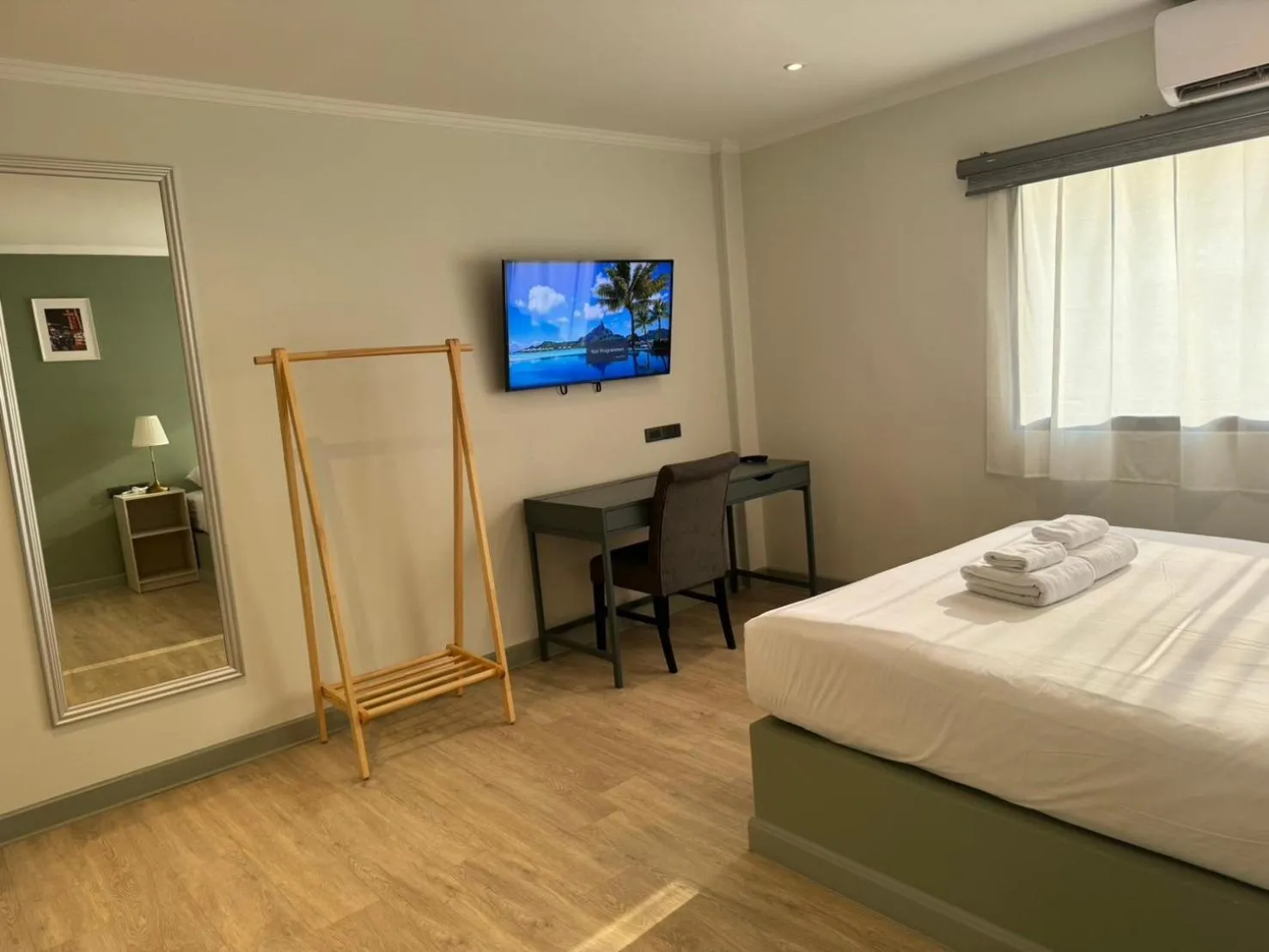 Bed in O'Shea's Sukhumvit Bangkok