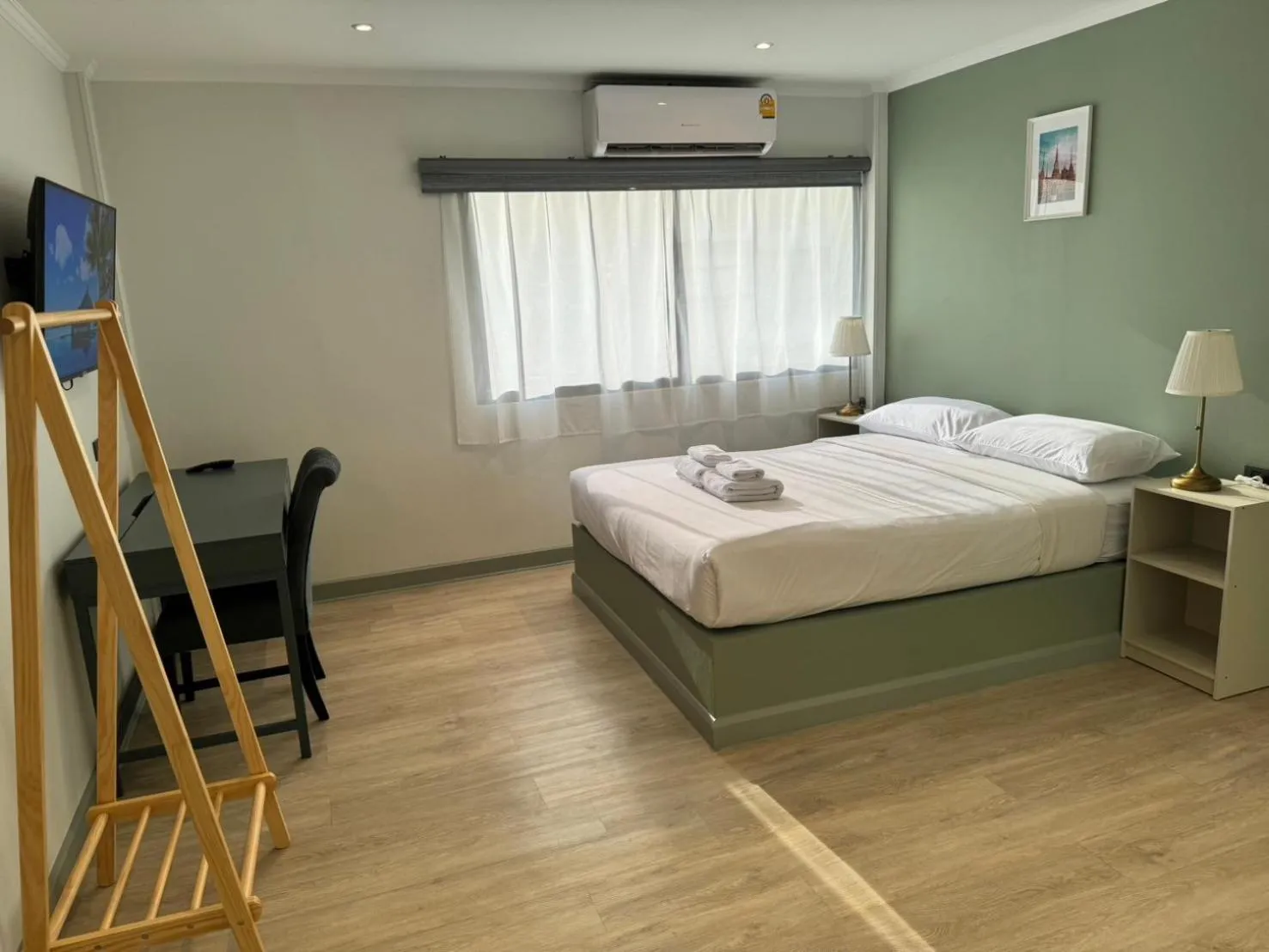 Bed in O'Shea's Sukhumvit Bangkok