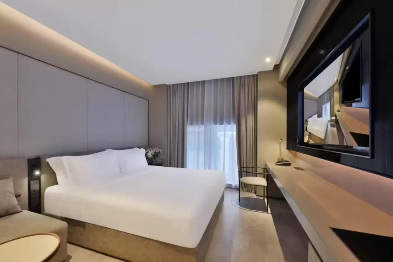 Bedroom, Bed in Crystal Hotel - Shanghai The Bund Jinling East Road