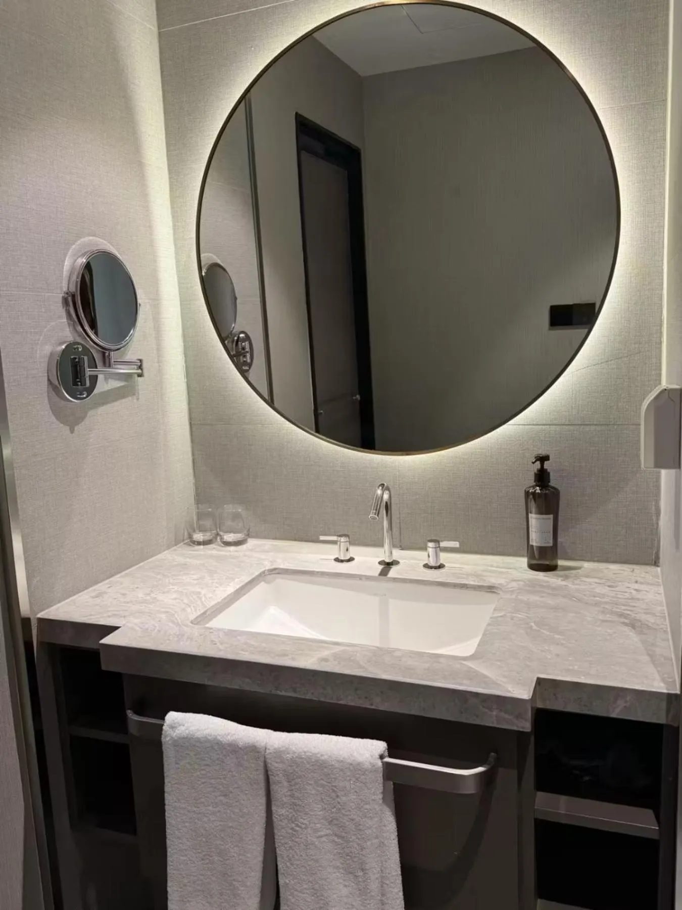 Toilet in Crystal Hotel - Shanghai The Bund Jinling East Road