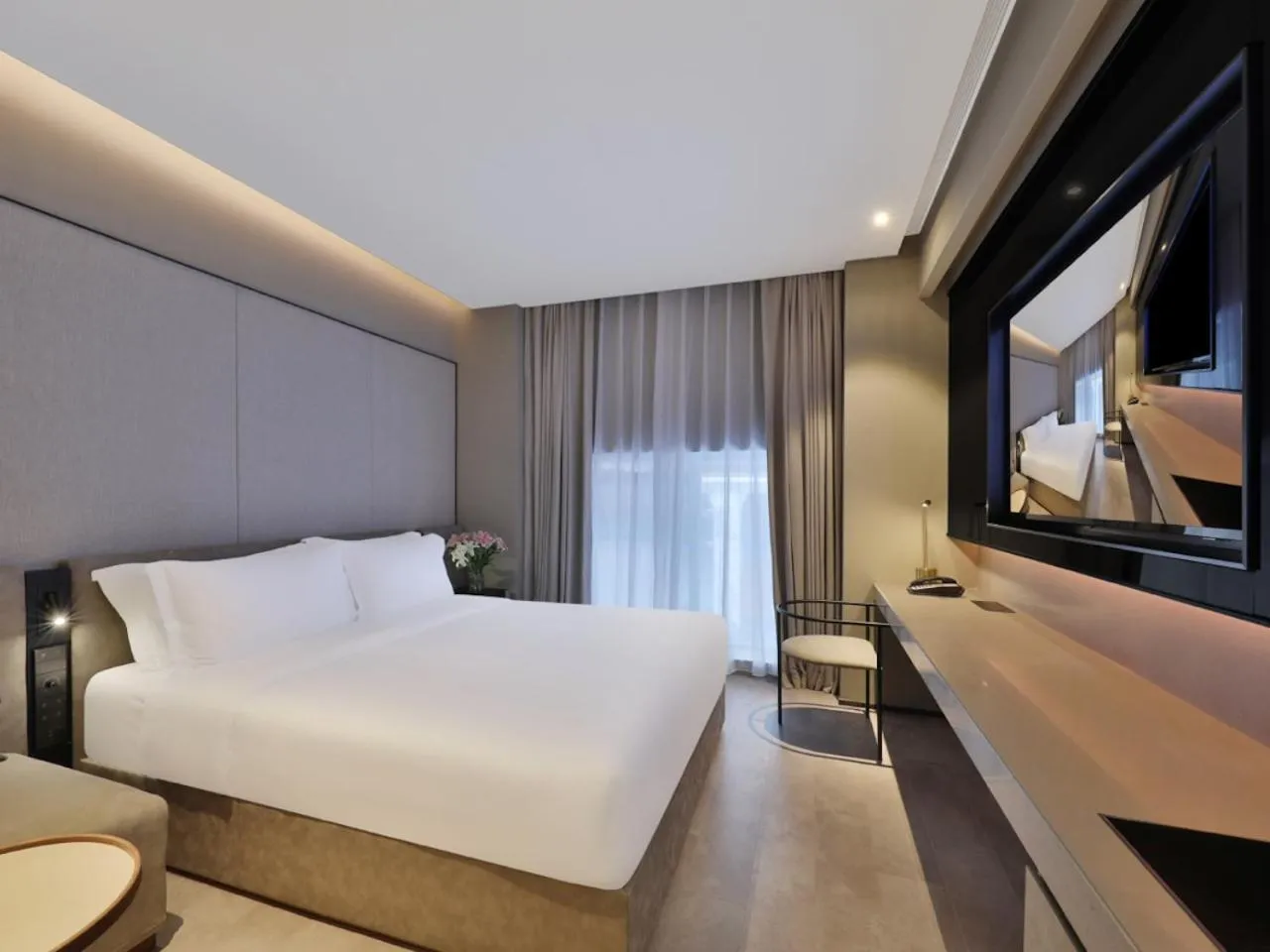 Photo of the whole room, Bed in Crystal Orange Hotel - Shanghai The Bund Jinling East Road