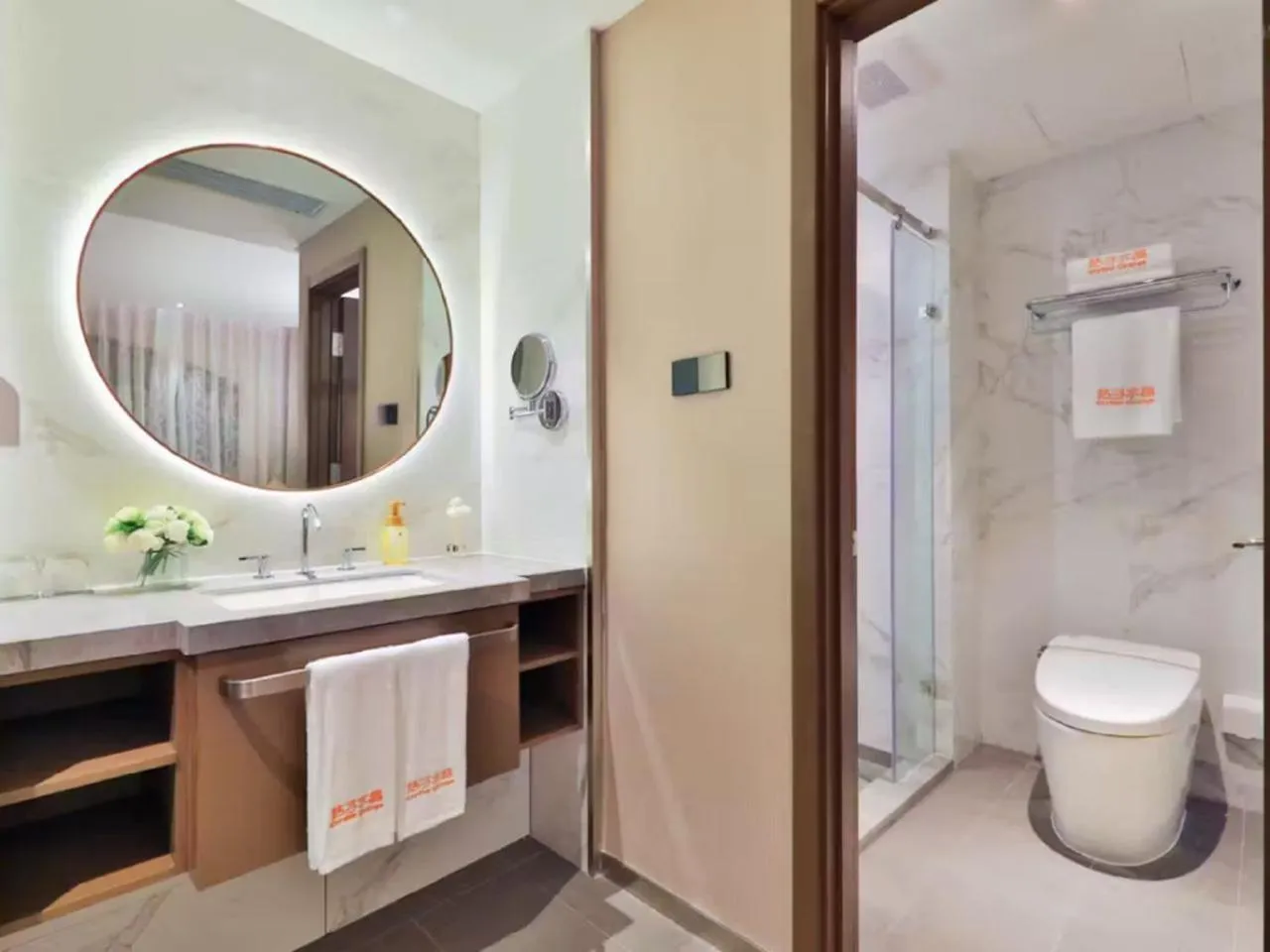 Toilet in Crystal Orange Hotel - Shanghai The Bund Jinling East Road