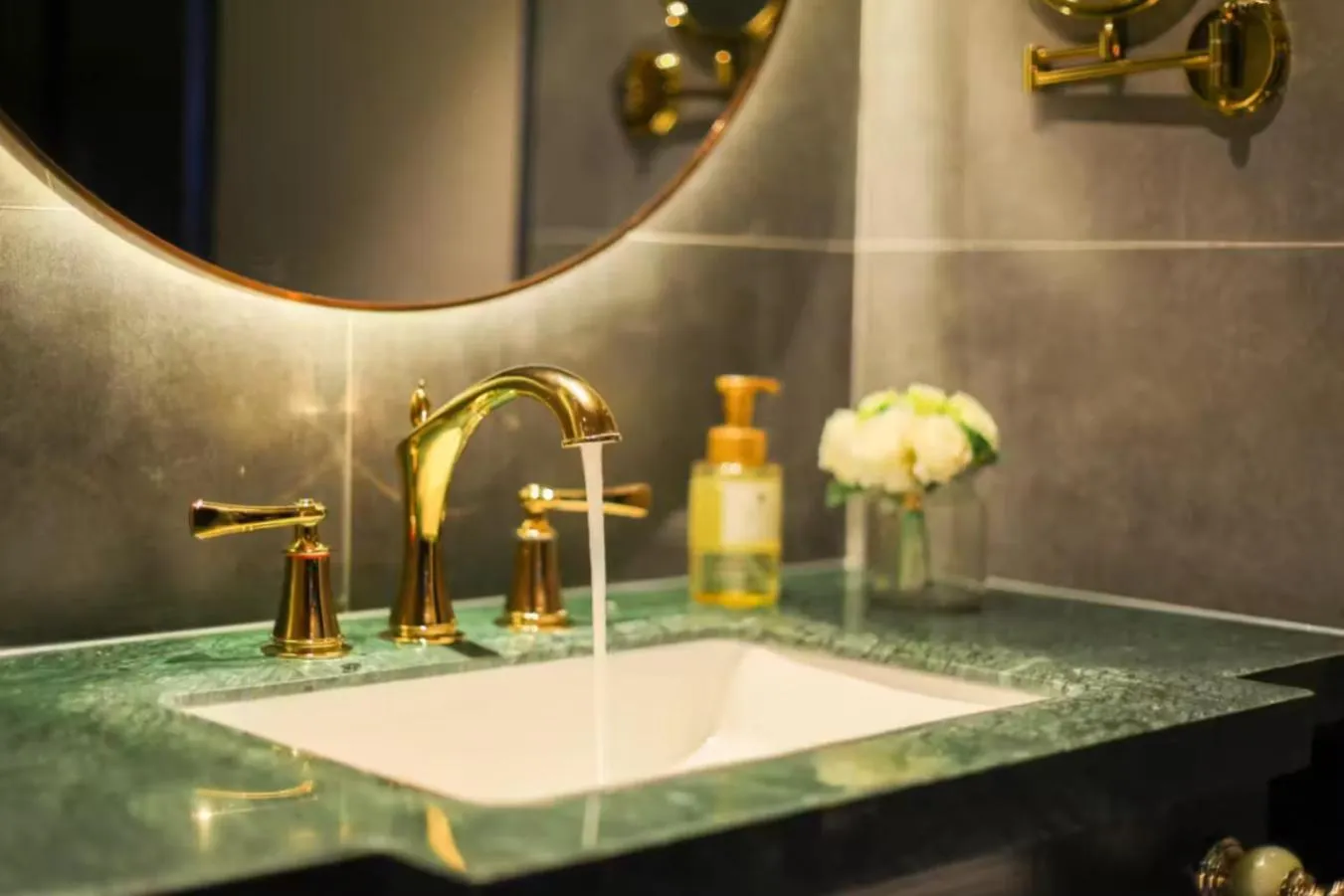 Toilet in Crystal Hotel - Shanghai The Bund Jinling East Road