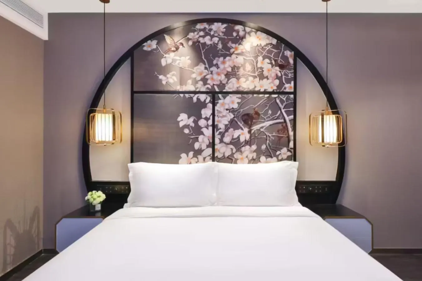 Bedroom, Bed in Crystal Hotel - Shanghai The Bund Jinling East Road