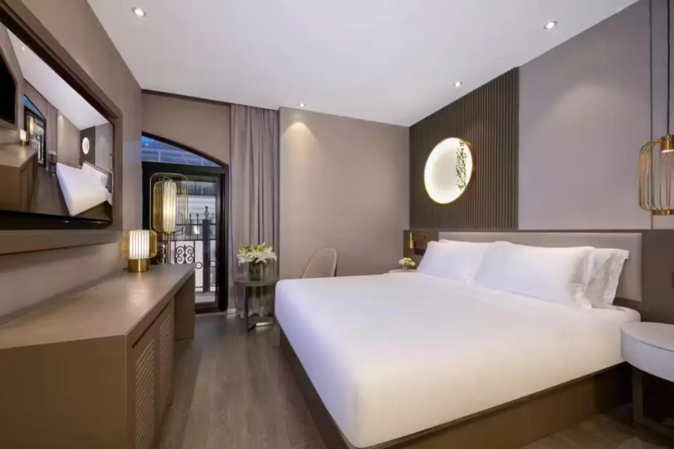 Bedroom, Bed in Crystal Hotel - Shanghai The Bund Jinling East Road