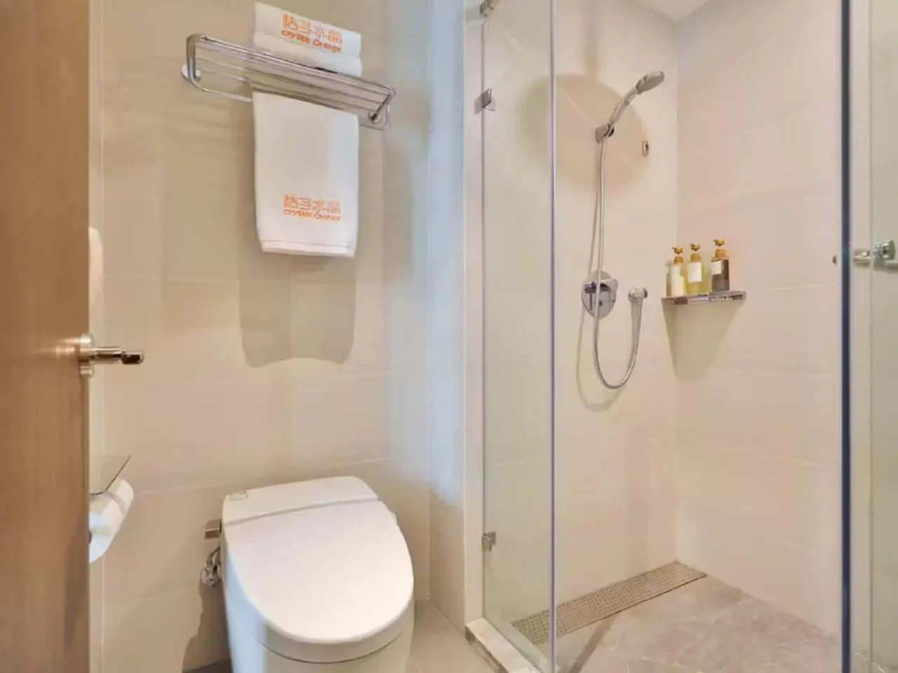 Toilet in Crystal Orange Hotel - Shanghai The Bund Jinling East Road