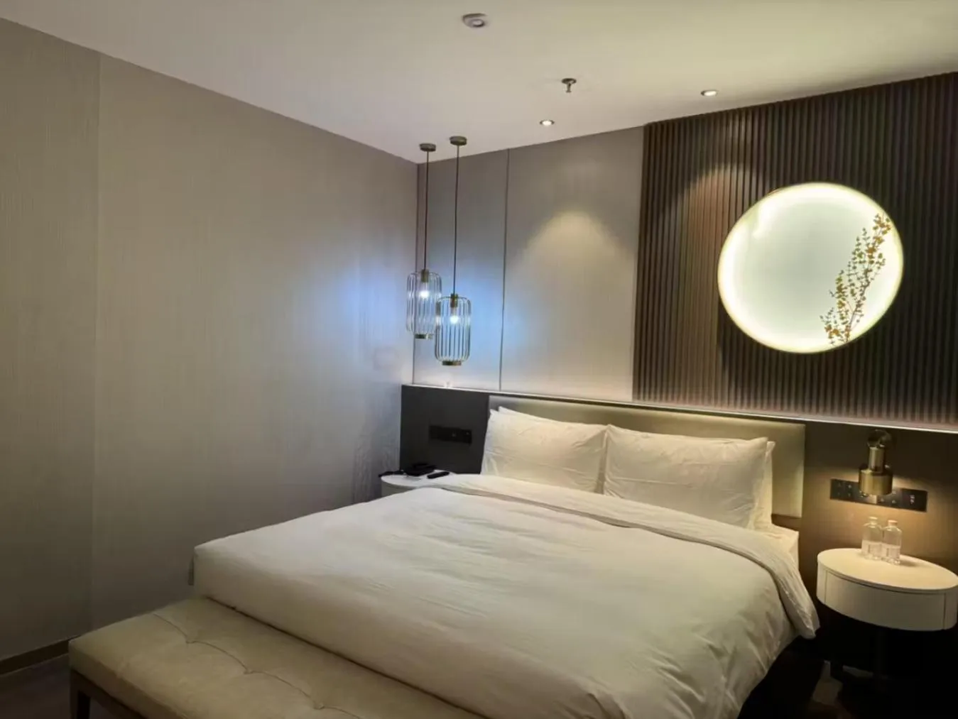 Bedroom, Bed in Crystal Hotel - Shanghai The Bund Jinling East Road