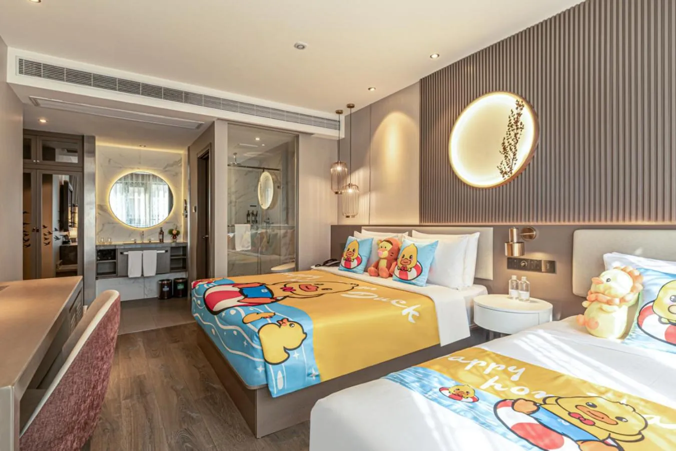 Bedroom, Bed in Crystal Hotel - Shanghai The Bund Jinling East Road