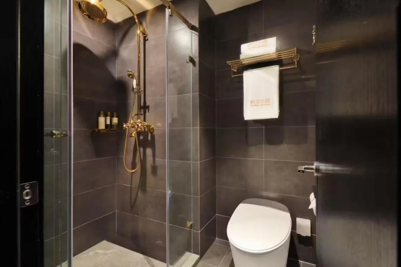 Toilet in Crystal Hotel - Shanghai The Bund Jinling East Road