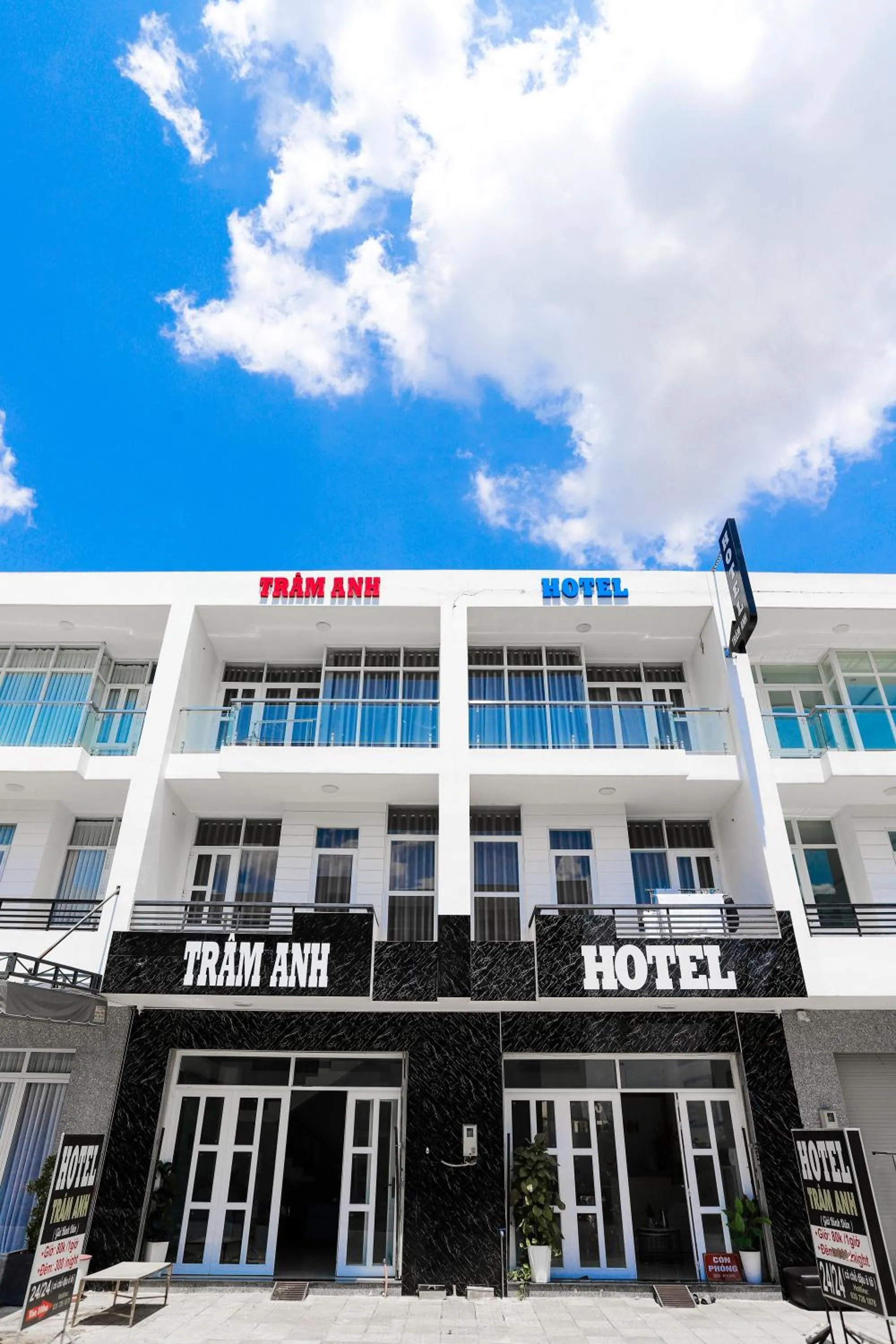 Property building in Hotel Trâm Anh